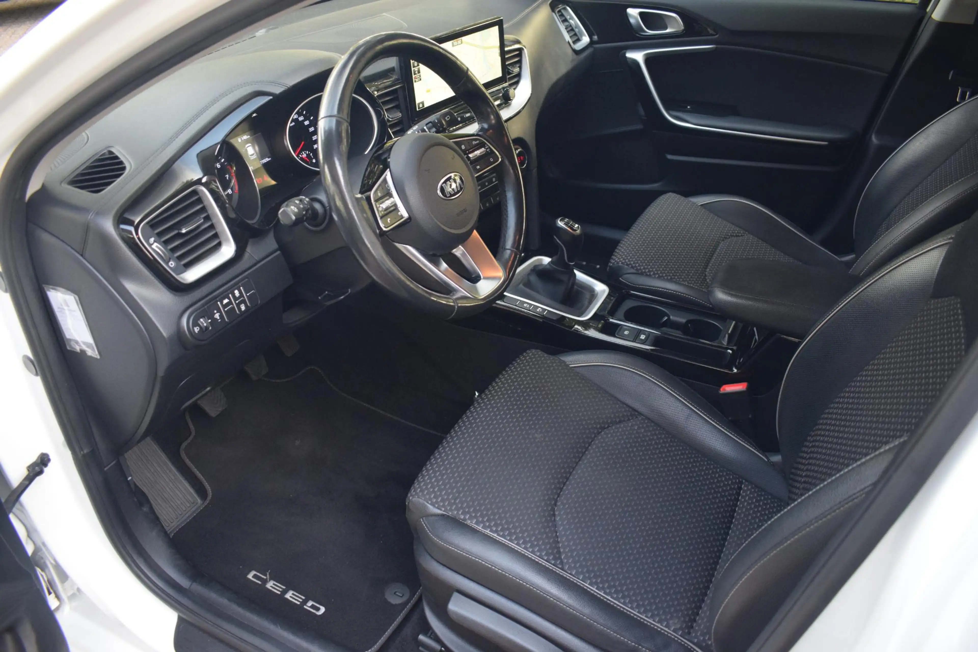 Kia Ceed SW / cee'd SW Sportswagon 1.0 T-GDi DynamicPlusLine — photo 3