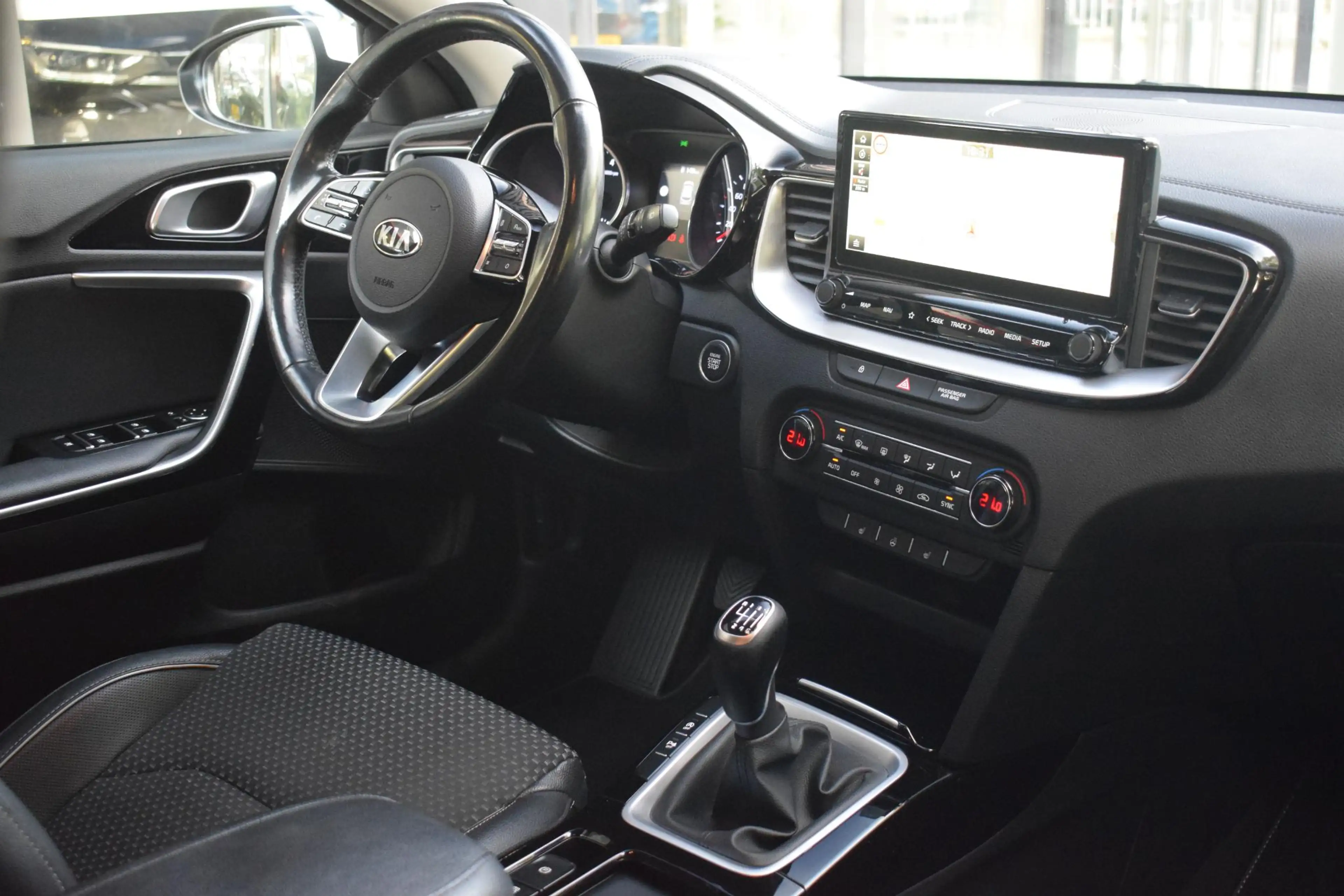 Kia Ceed SW / cee'd SW Sportswagon 1.0 T-GDi DynamicPlusLine — photo 17