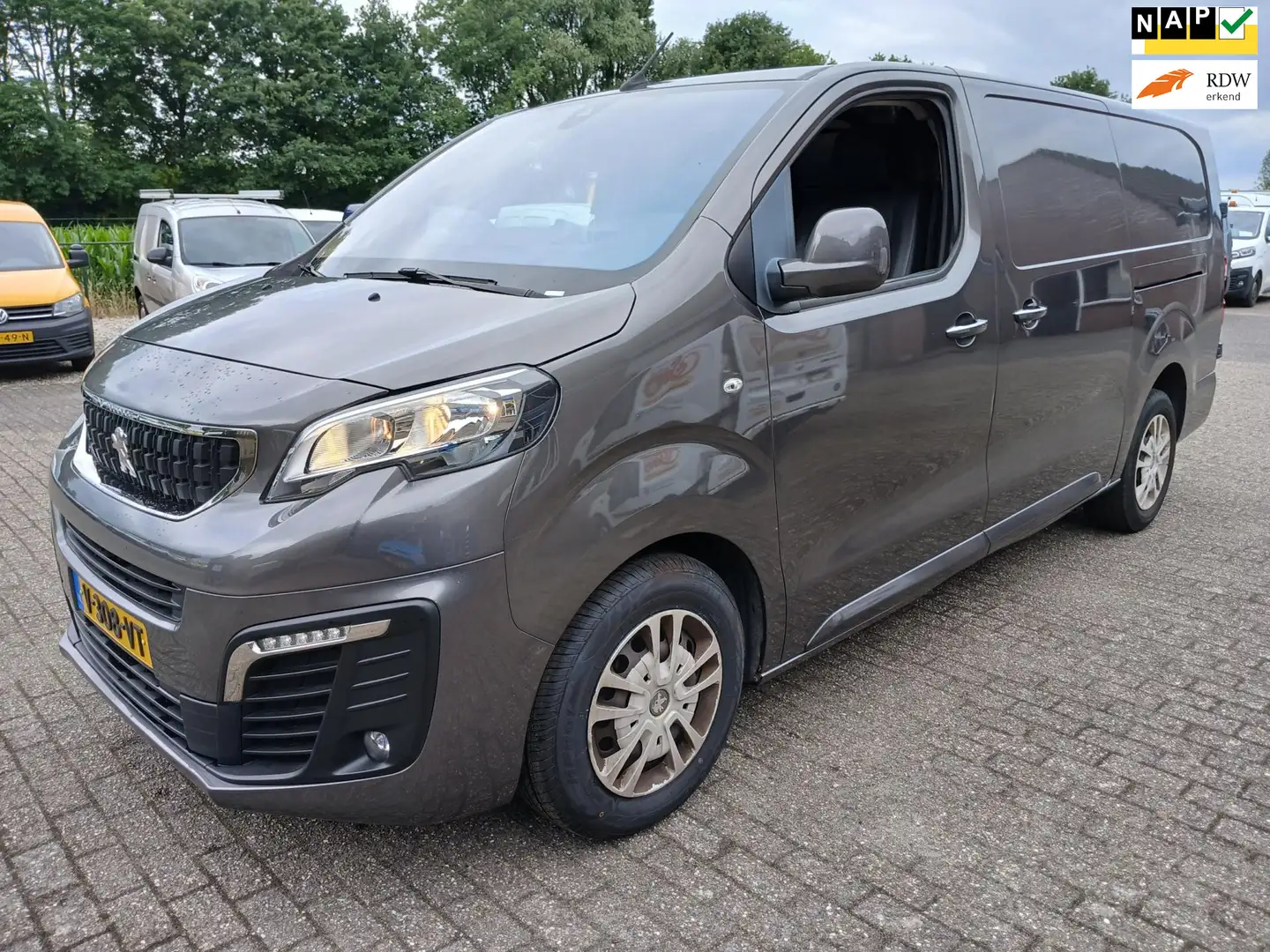 Peugeot Expert 231S 2.0 BlueHDI 120 Premium Pack Grijs - 1