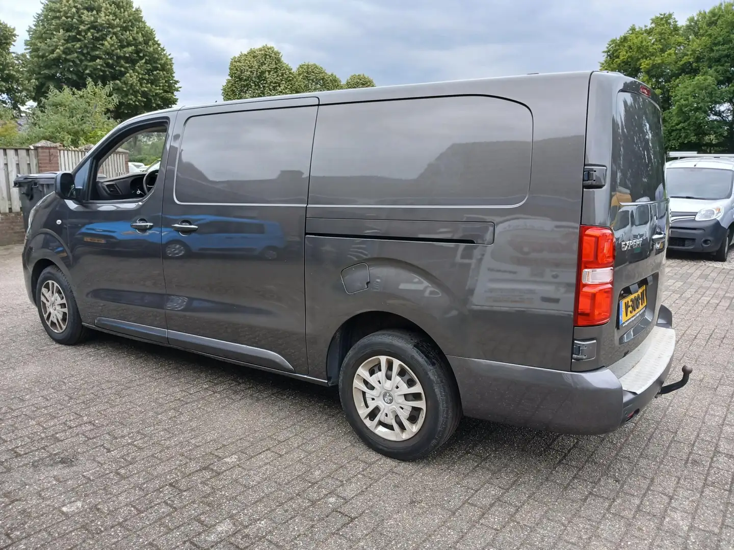 Peugeot Expert 231S 2.0 BlueHDI 120 Premium Pack Grijs - 2