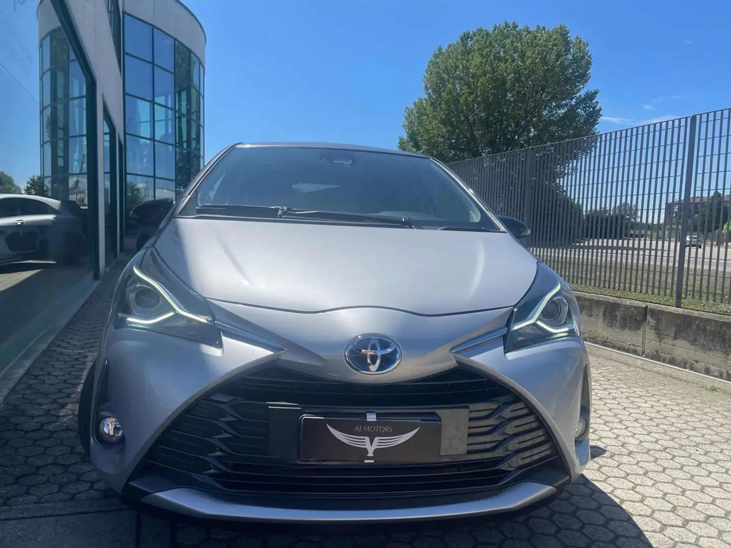 Toyota Yaris 1.5 Hybrid 5 porte Y20 Bitone Argento - 2