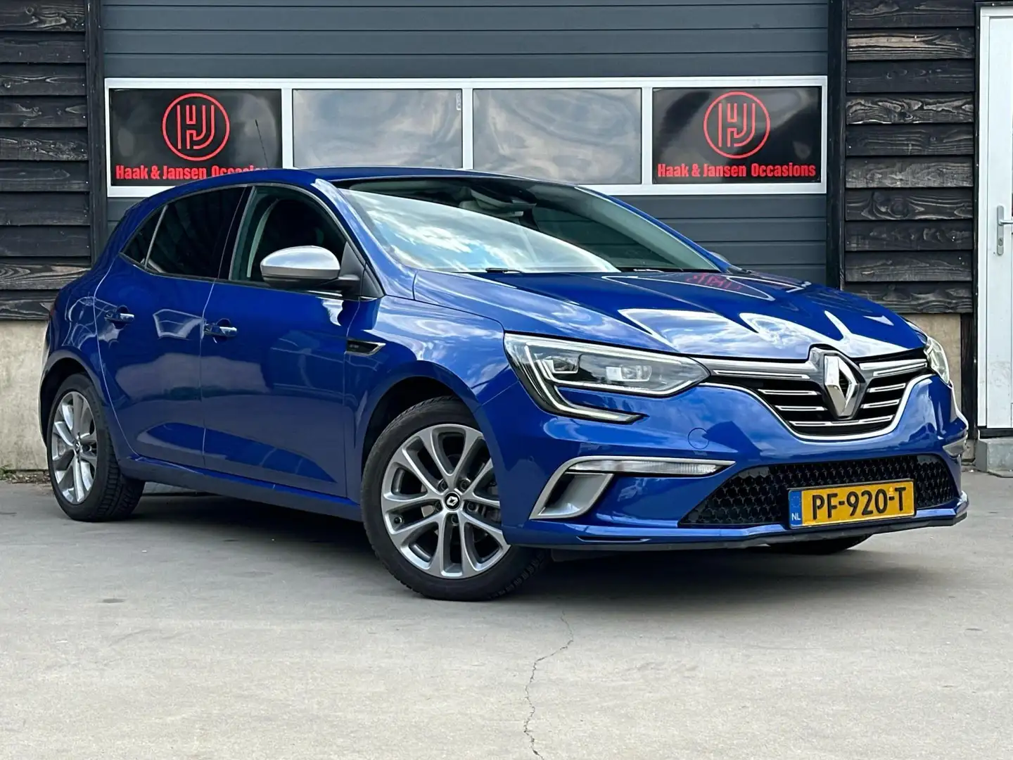 Renault Megane 1.2 TCe GT-Line - Automaat - Trekhaak - Camera - N Niebieski - 2