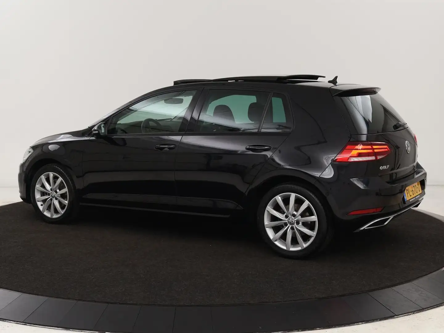 Volkswagen Golf 1.5 TSI Highline | 1e eigenaar | Panoramadak | Sto Zwart - 2