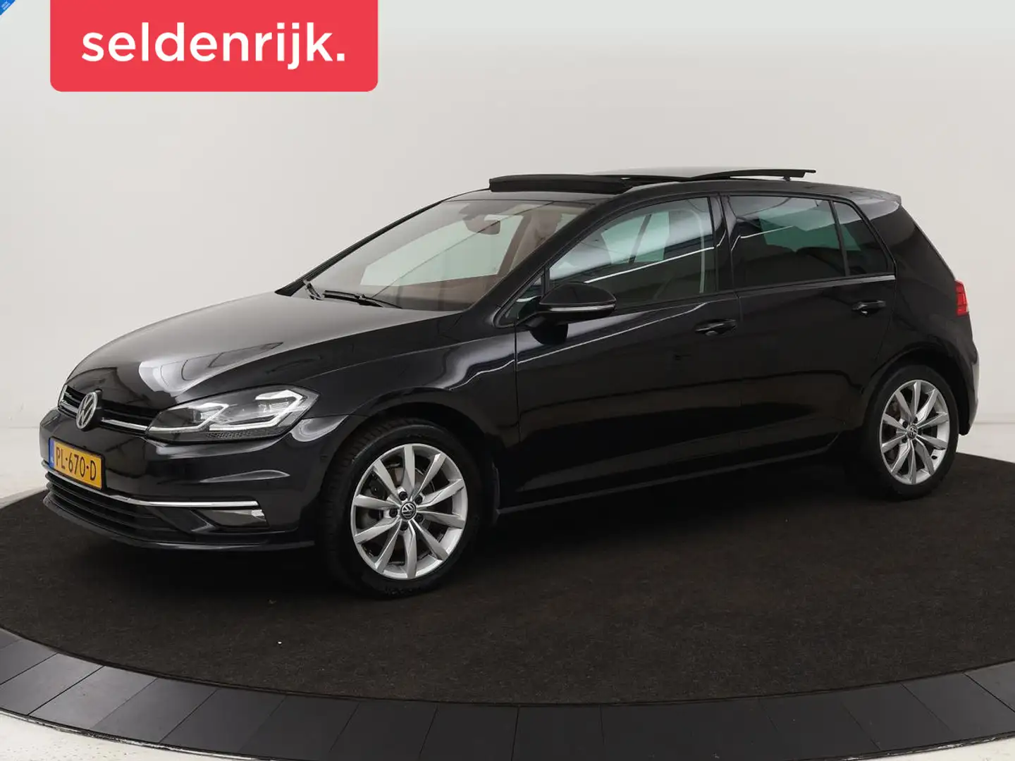 Volkswagen Golf 1.5 TSI Highline | 1e eigenaar | Panoramadak | Sto Zwart - 1