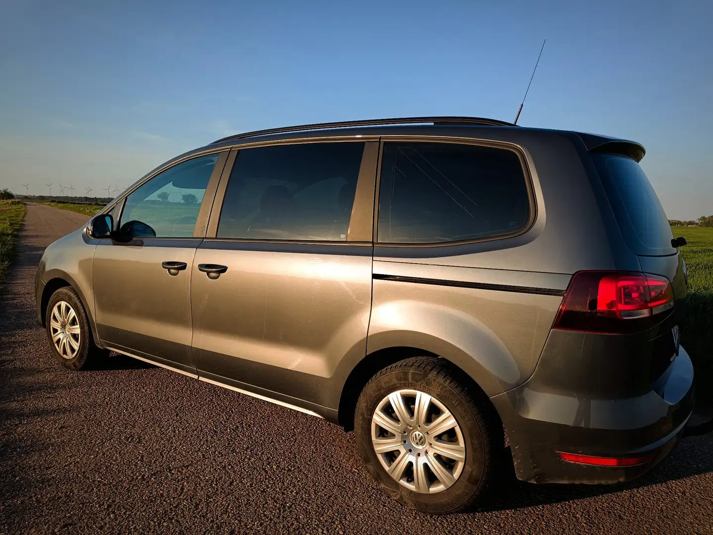 Volkswagen Sharan 2.0 TDI (BlueMotion Technology) Trendline - 1