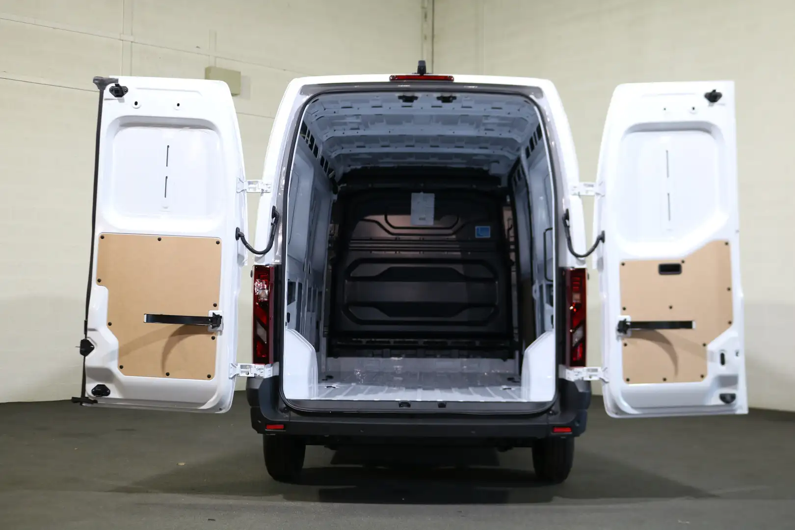 Nissan Interstar 2.3 dCi 150pk L3 H2 N-Connecta Wit - 2