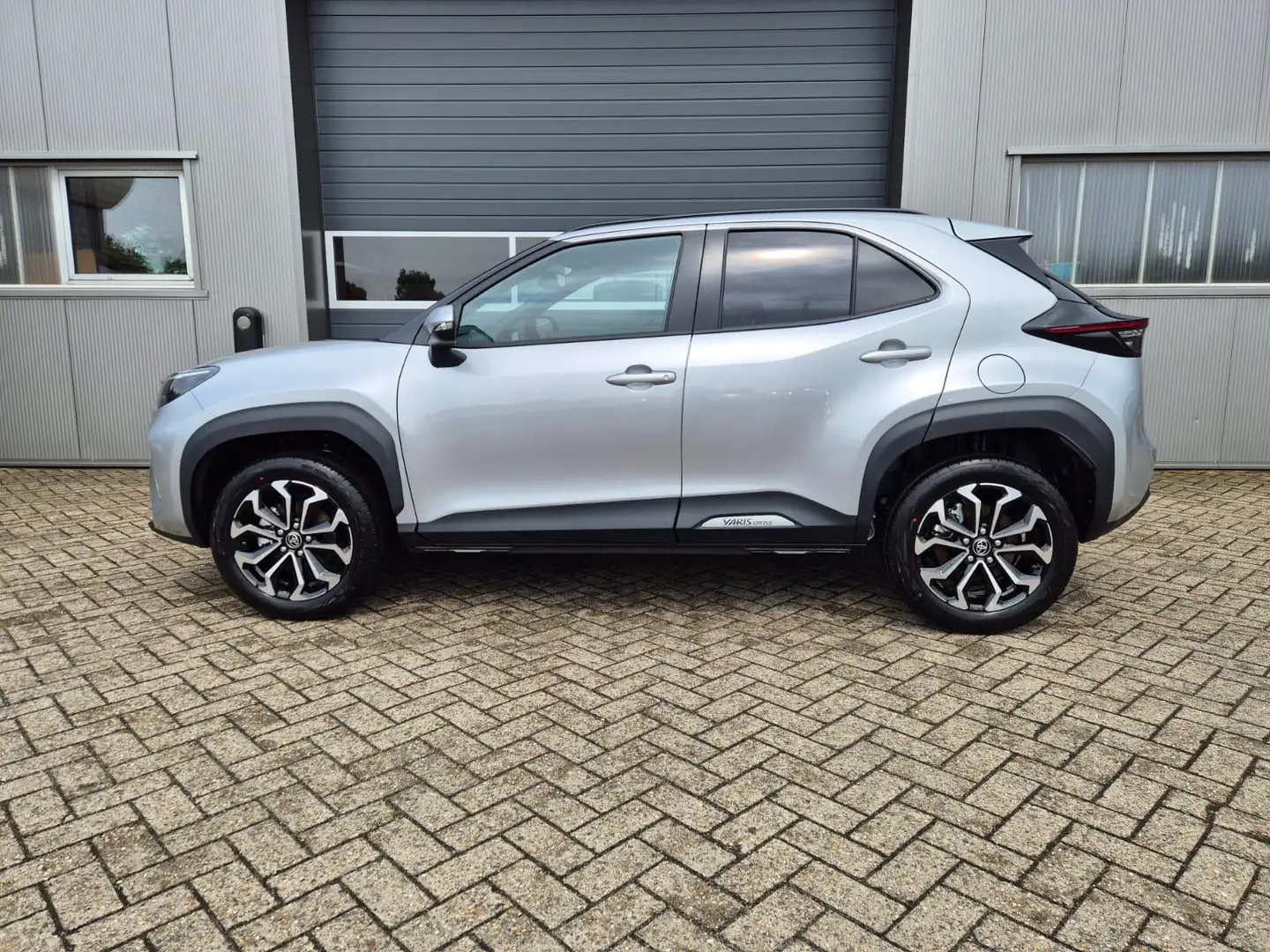 Toyota Yaris Cross 1.5VVT-iE 130PS Automatik Teamplayer Klimaau Silber - 2