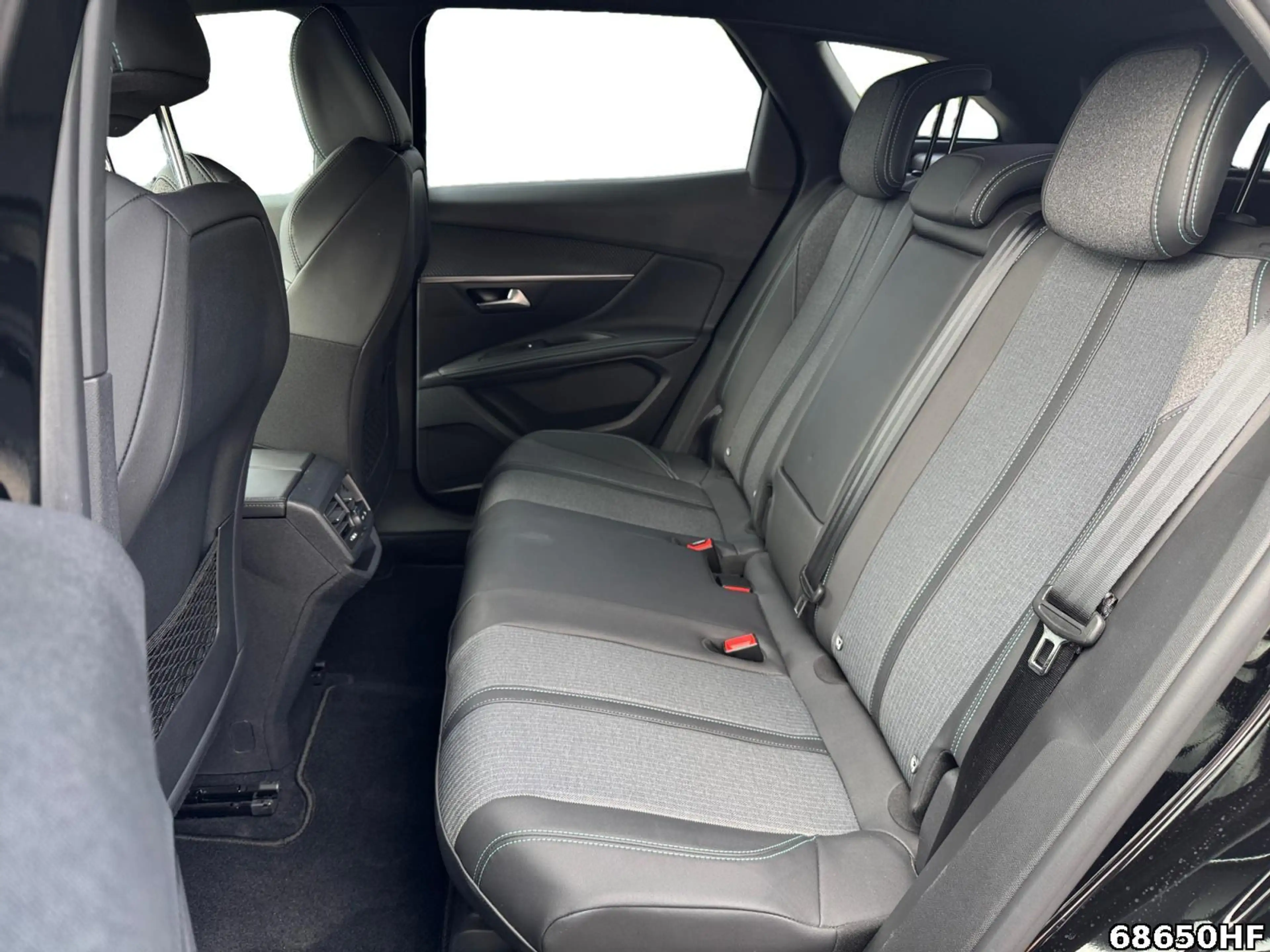 Peugeot 3008 1.2 PureTech 130 Allure Pack (EURO 6d) — photo 12