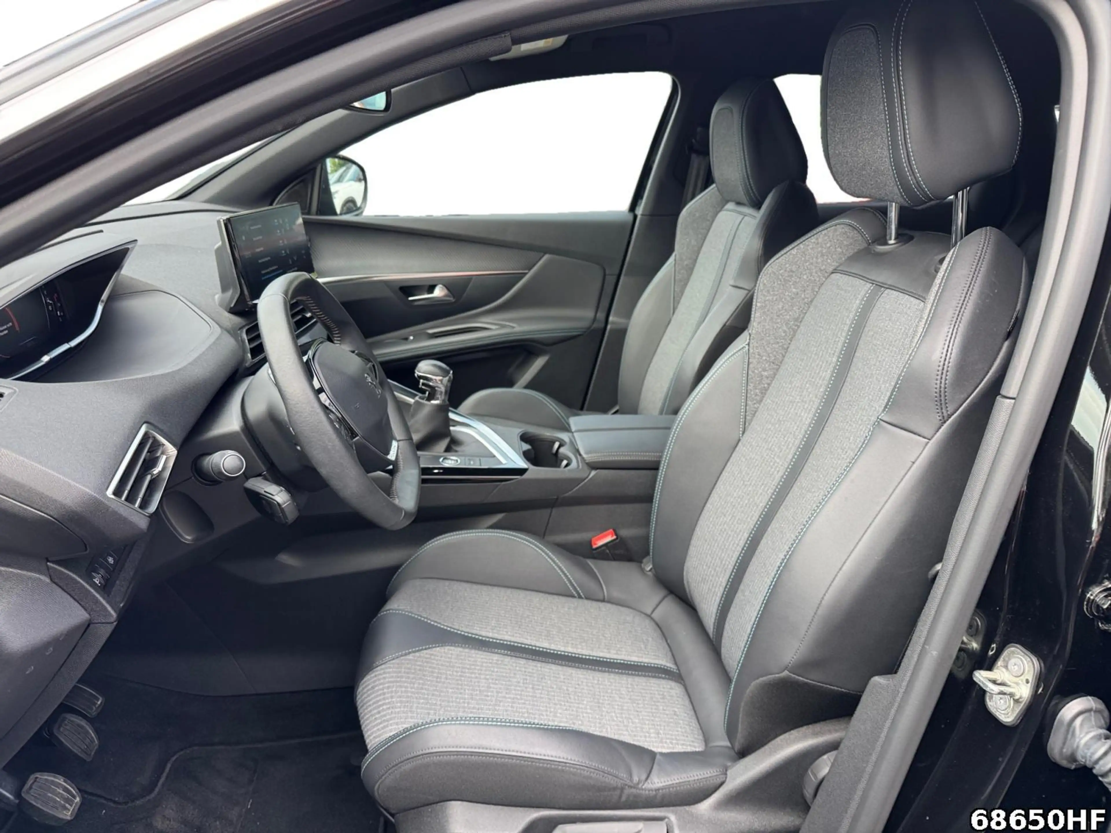 Peugeot 3008 1.2 PureTech 130 Allure Pack (EURO 6d) — photo 11