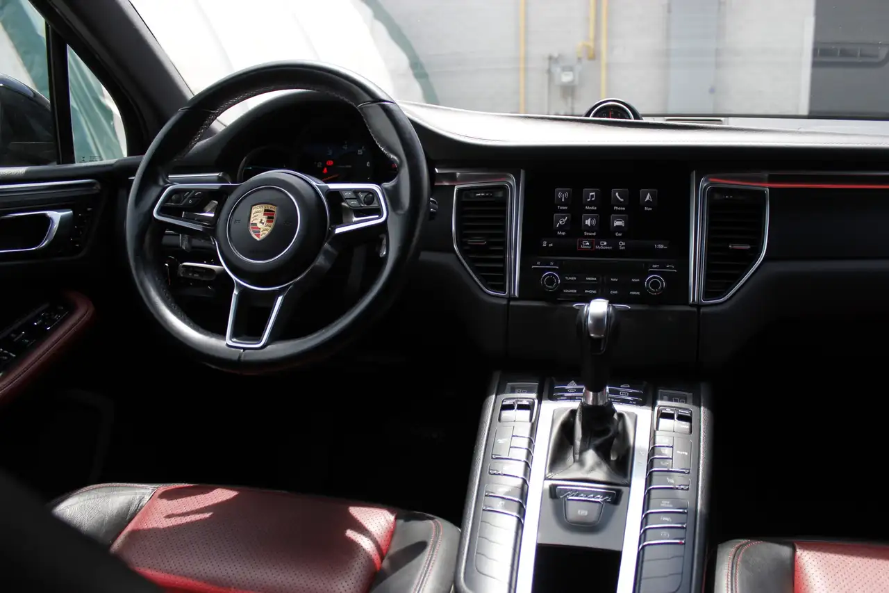 Porsche Macan снимка Porsche Macan
