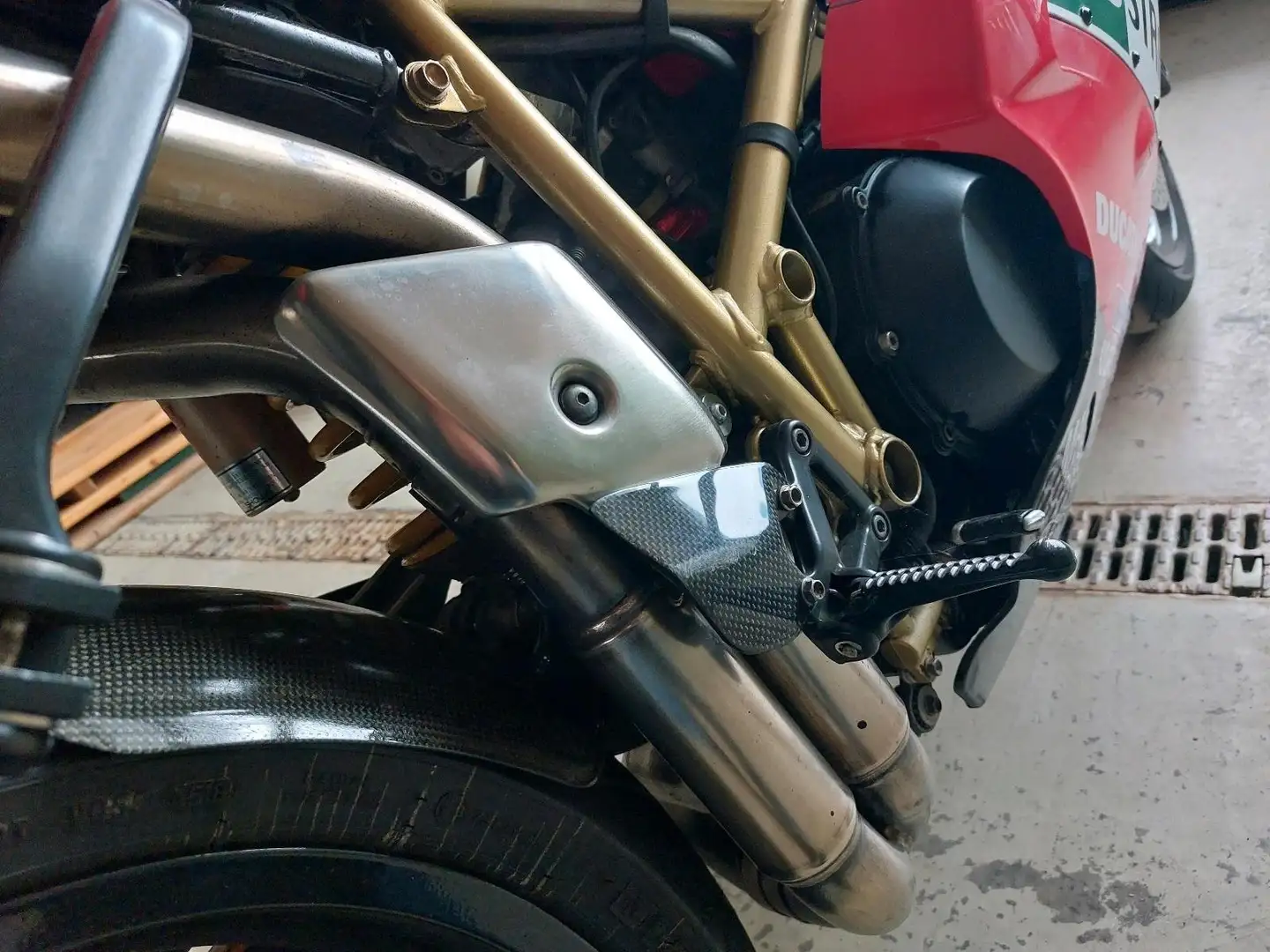 Ducati 748 Rot - 2
