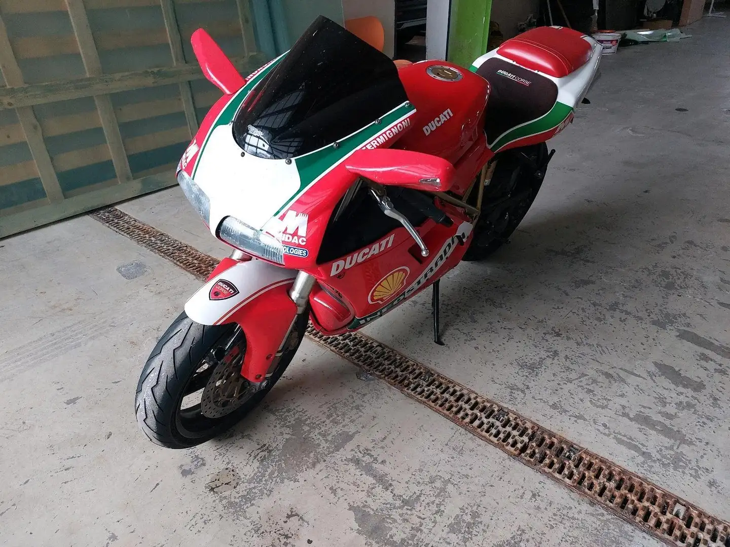 Ducati 748 Rot - 1