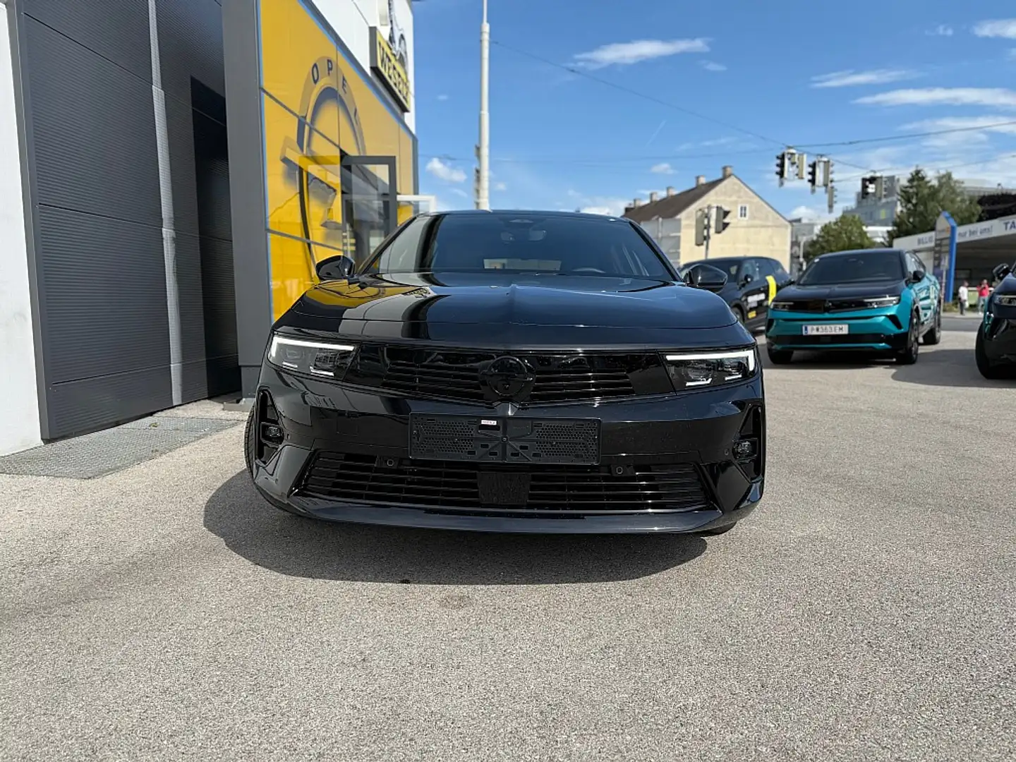 Opel Astra 1,2 Turbo MHEV GS Aut. Schwarz - 2