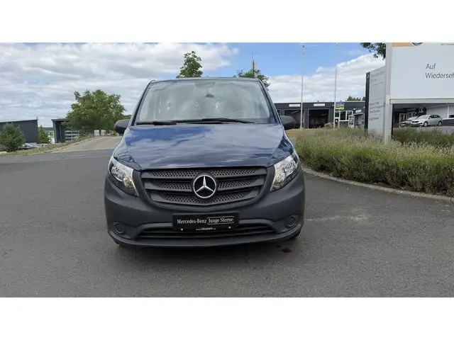 Mercedes-Benz Vito view 2