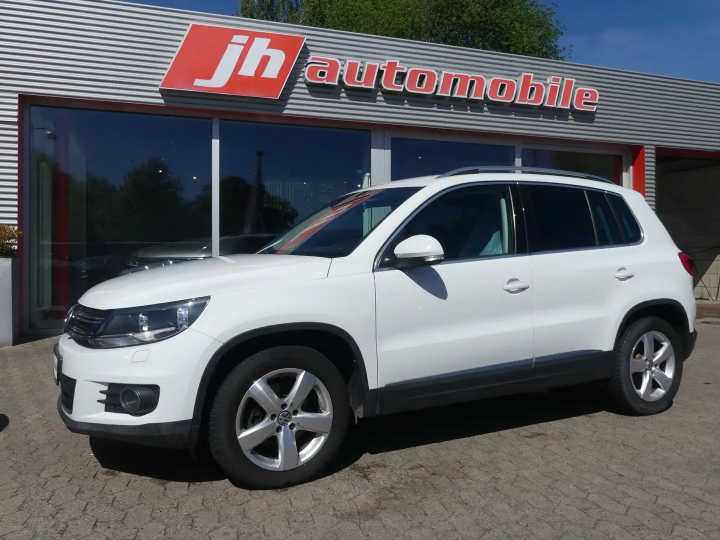 Volkswagen Tiguan Sport & Style*Navi*AHK*SHZ*4Season*Klima* Blanc - 1