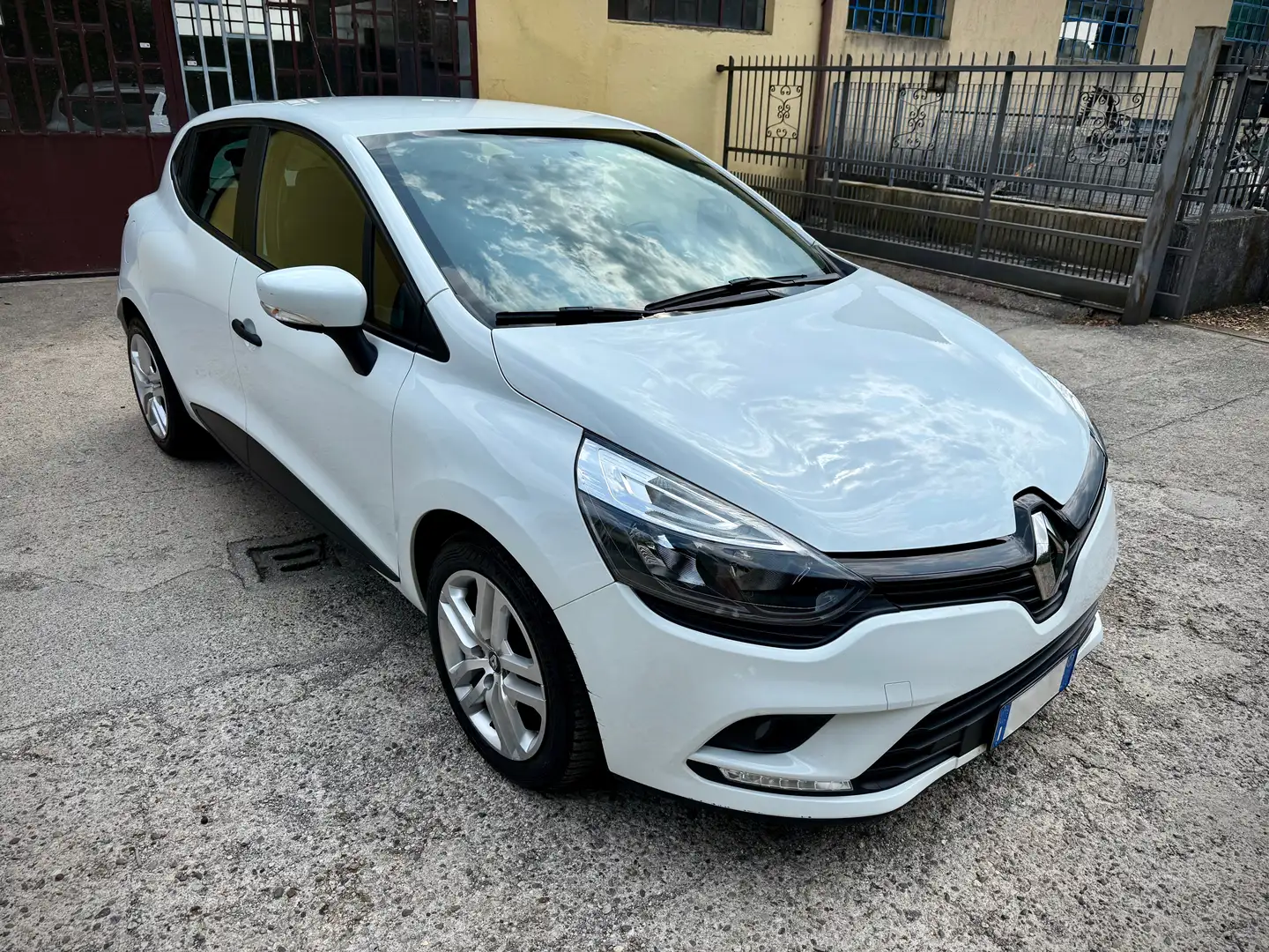Renault Clio 0.9 tce  "EURO 6D TEMP" PREZZO LIBERO DA VINCOLI Bianco - 1