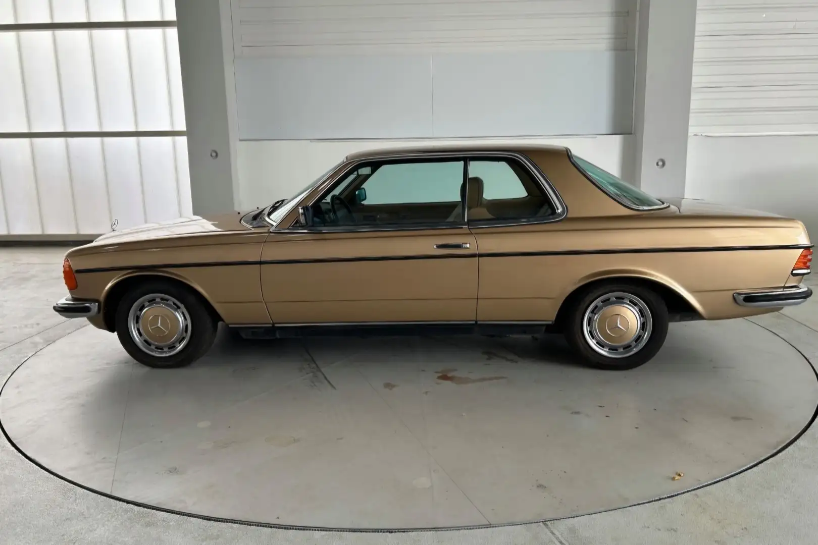 Mercedes-Benz CE 280 W123 Coupe - 2