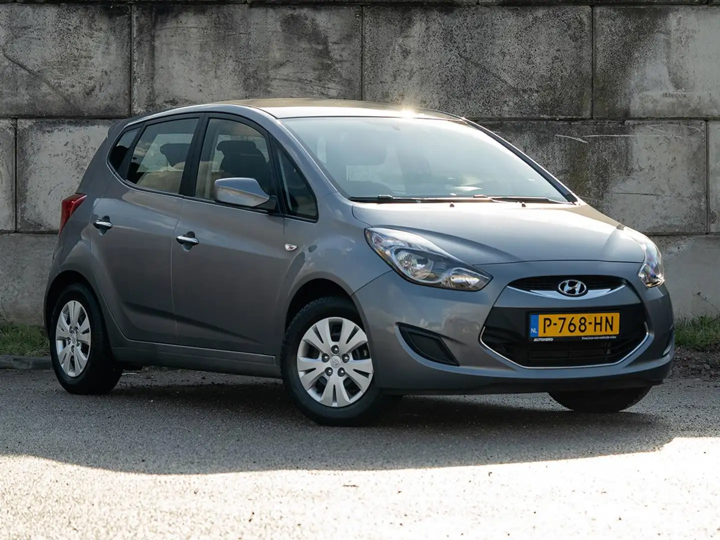 Hyundai iX20 1.4i i-Drive | Airco | Multimedia | Lage km | 72dk Grijs - 1