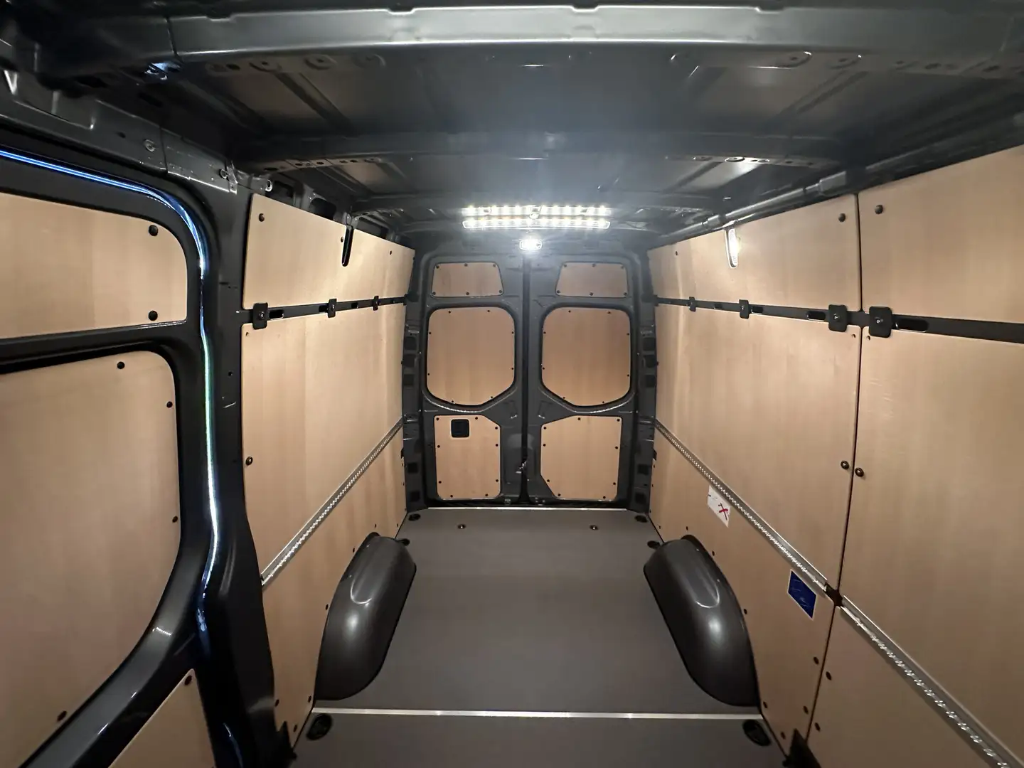 Mercedes-Benz Sprinter 315 1.9 CDI L2 Pro HD | Camera | Adaptive Cruise | Grijs - 2