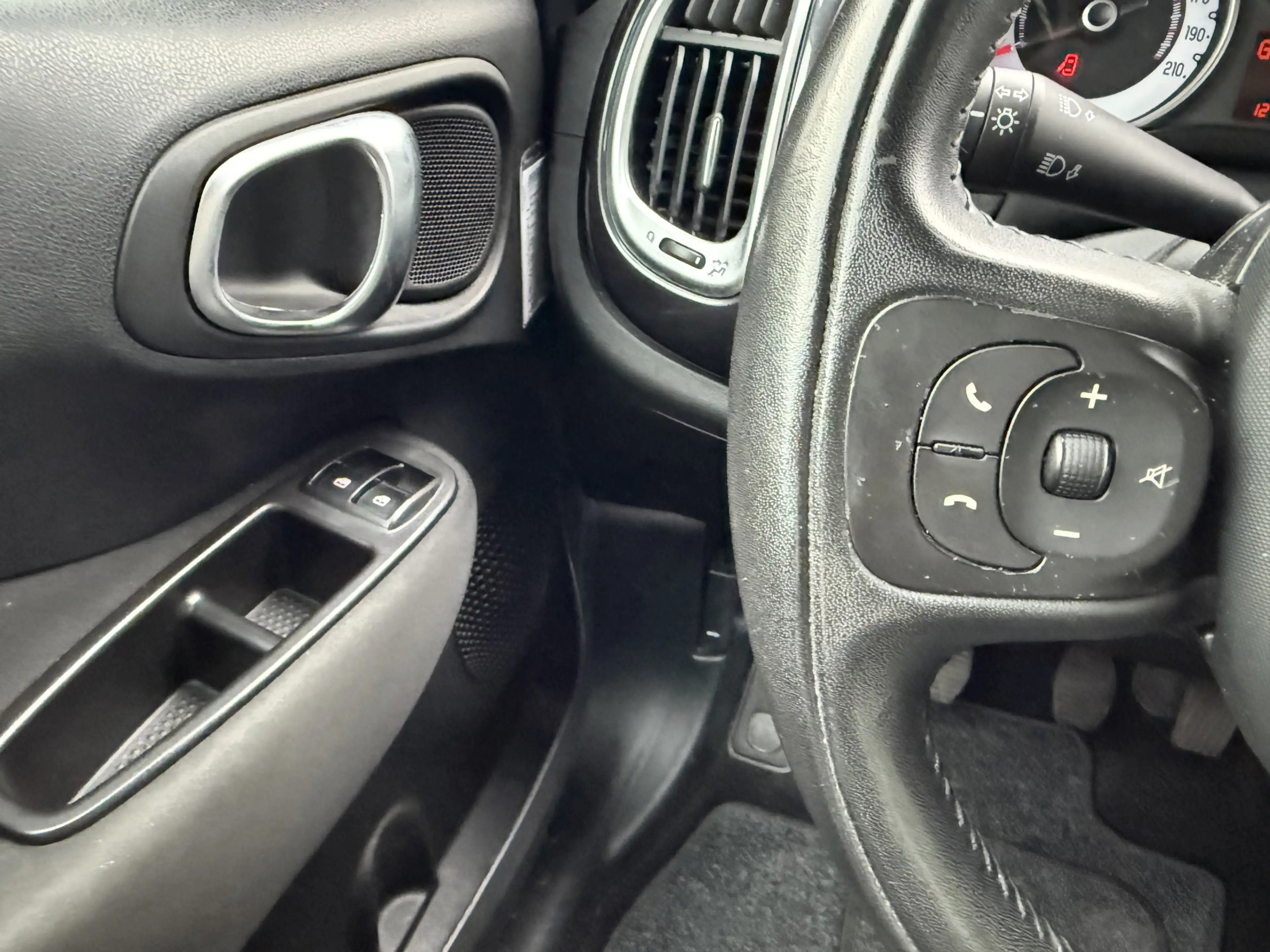 Fiat 500L 0.9 TwinAir Easy Eco 105pk, Trekhaak | U-connect — photo 13