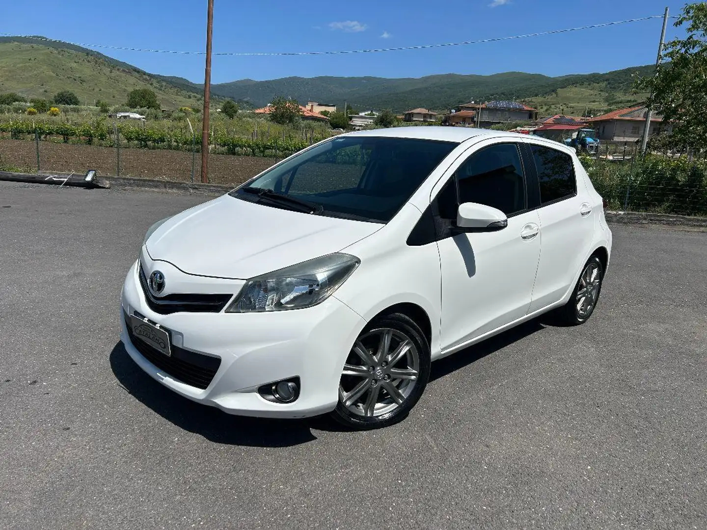 Toyota Yaris 1.4 D-4D 5p. Lounge Bianco - 2
