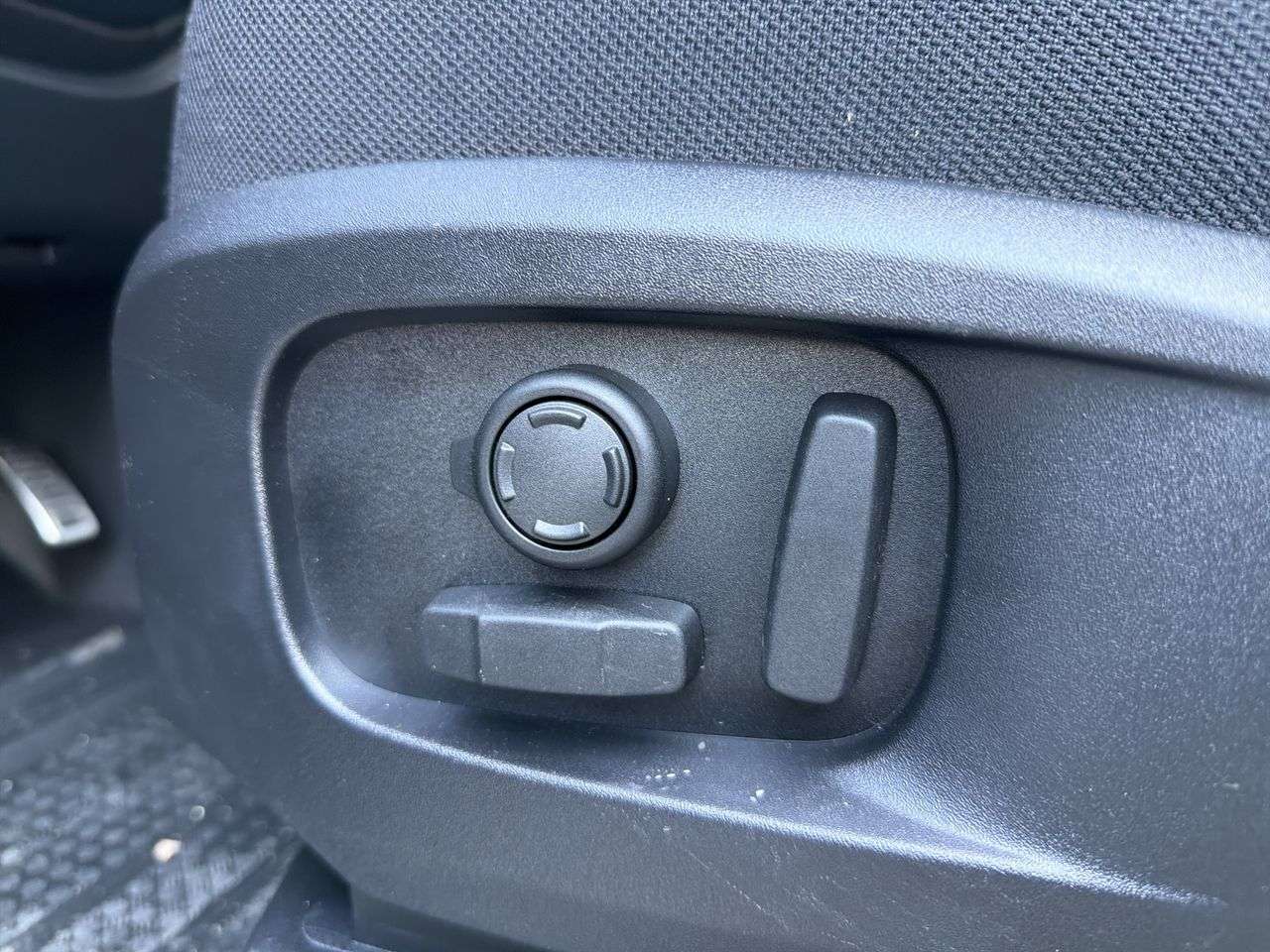 2026 Land Rover Defender 110 P525 V8 thumb 9