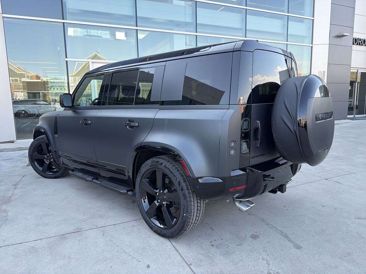 2026 Land Rover Defender 110 P525 V8 thumb 6