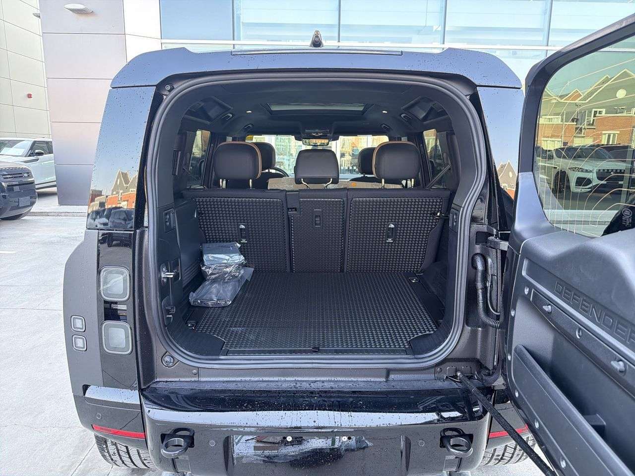 2026 Land Rover Defender 110 P525 V8 thumb 21
