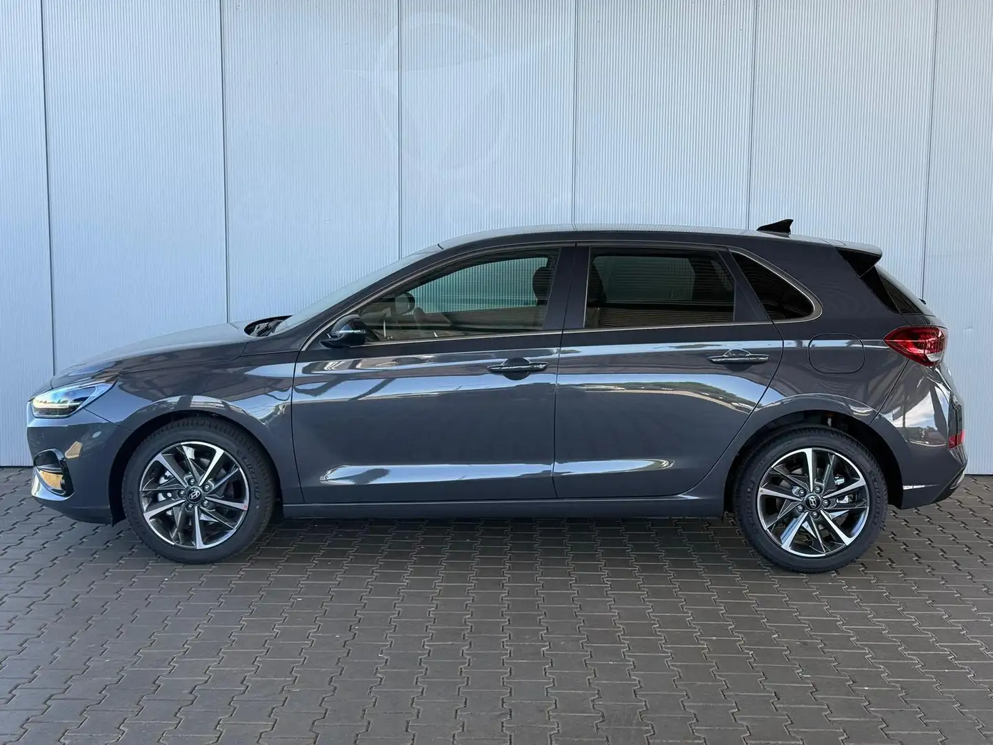 Hyundai i30 GO Plus 1.5 TGDI DCT 48V Go! Paket / Navi PDC V... Grau - 2