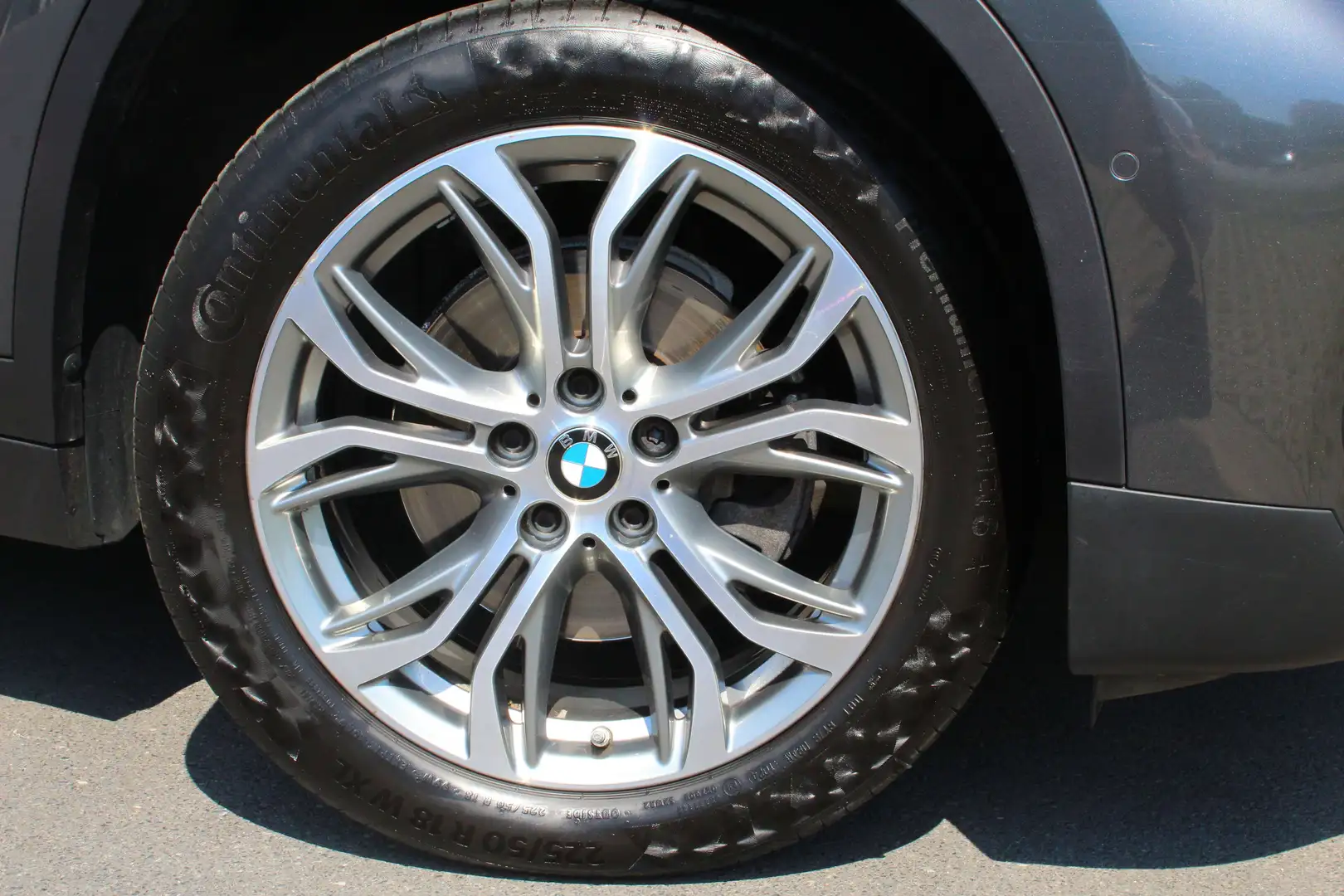 BMW X1 X1 sDrive18i Aut. xLine Gris - 2