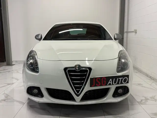Alfa Romeo Giulietta view 2