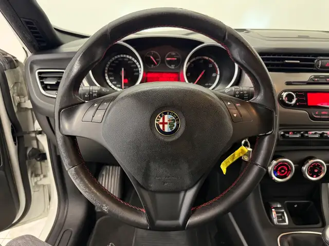 Alfa Romeo Giulietta view 8