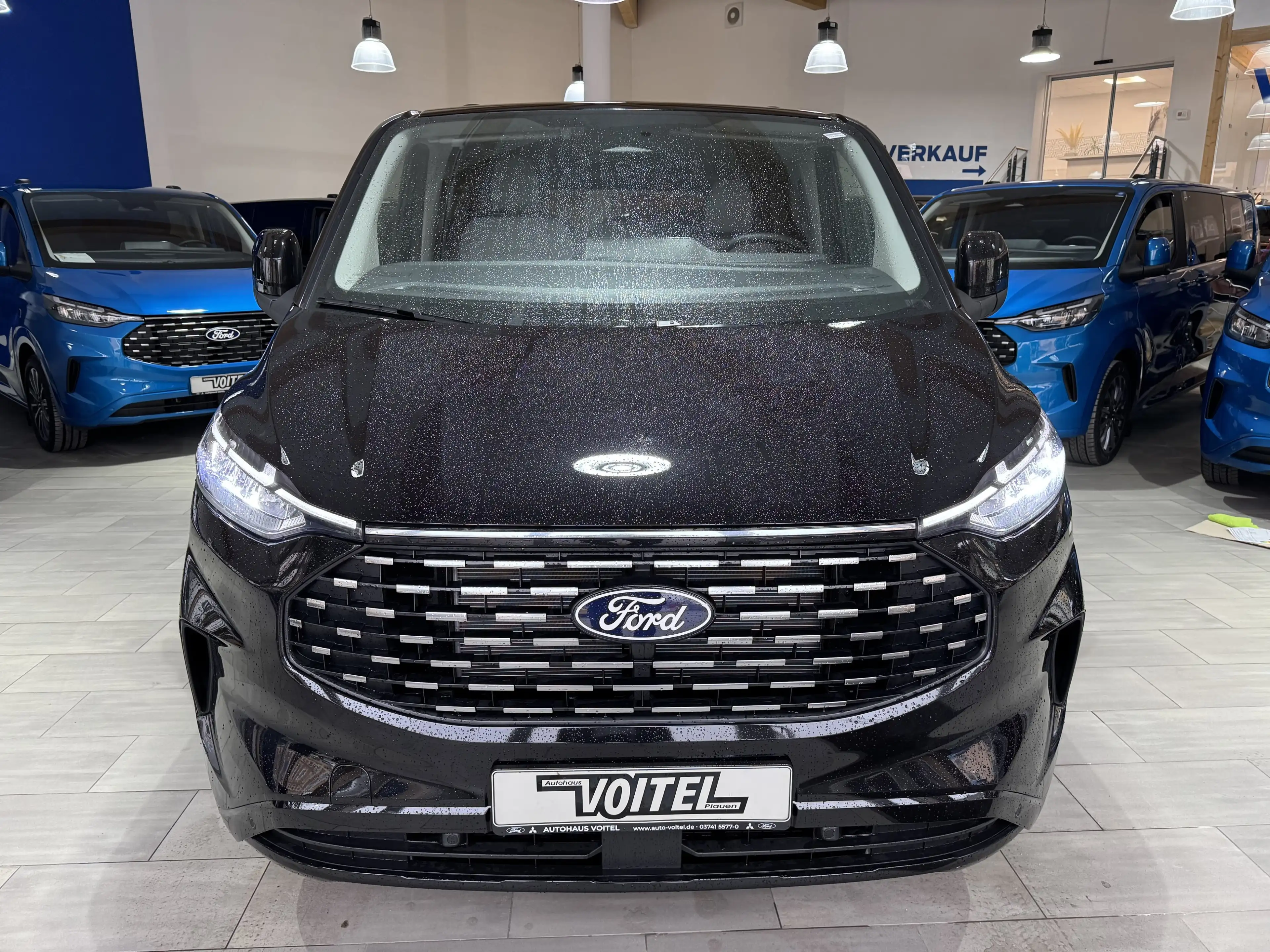 Ford Tourneo Custom 2.0 EcoBlue L1 Titanium — photo 2