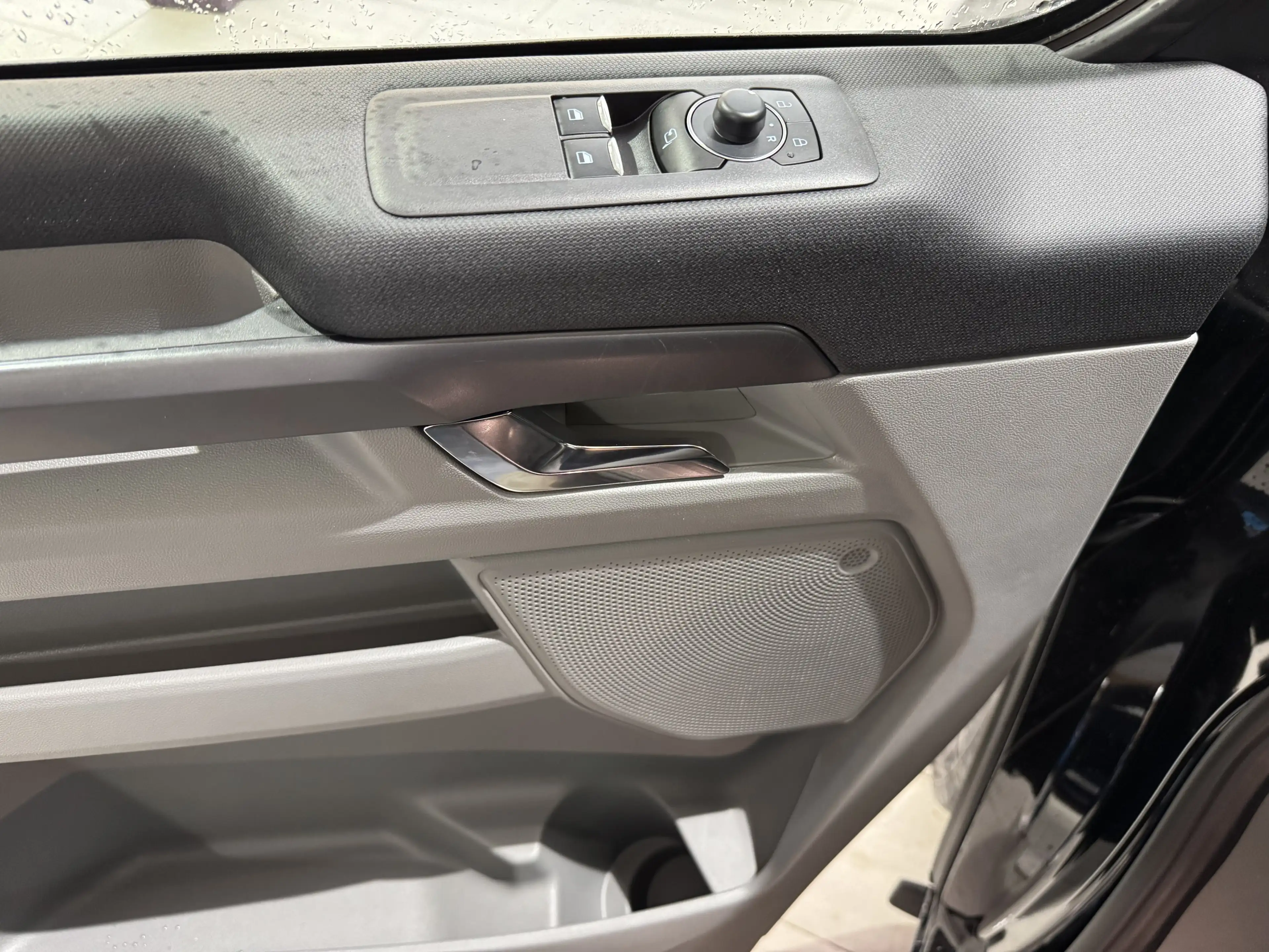 Ford Tourneo Custom 2.0 EcoBlue L1 Titanium — photo 10