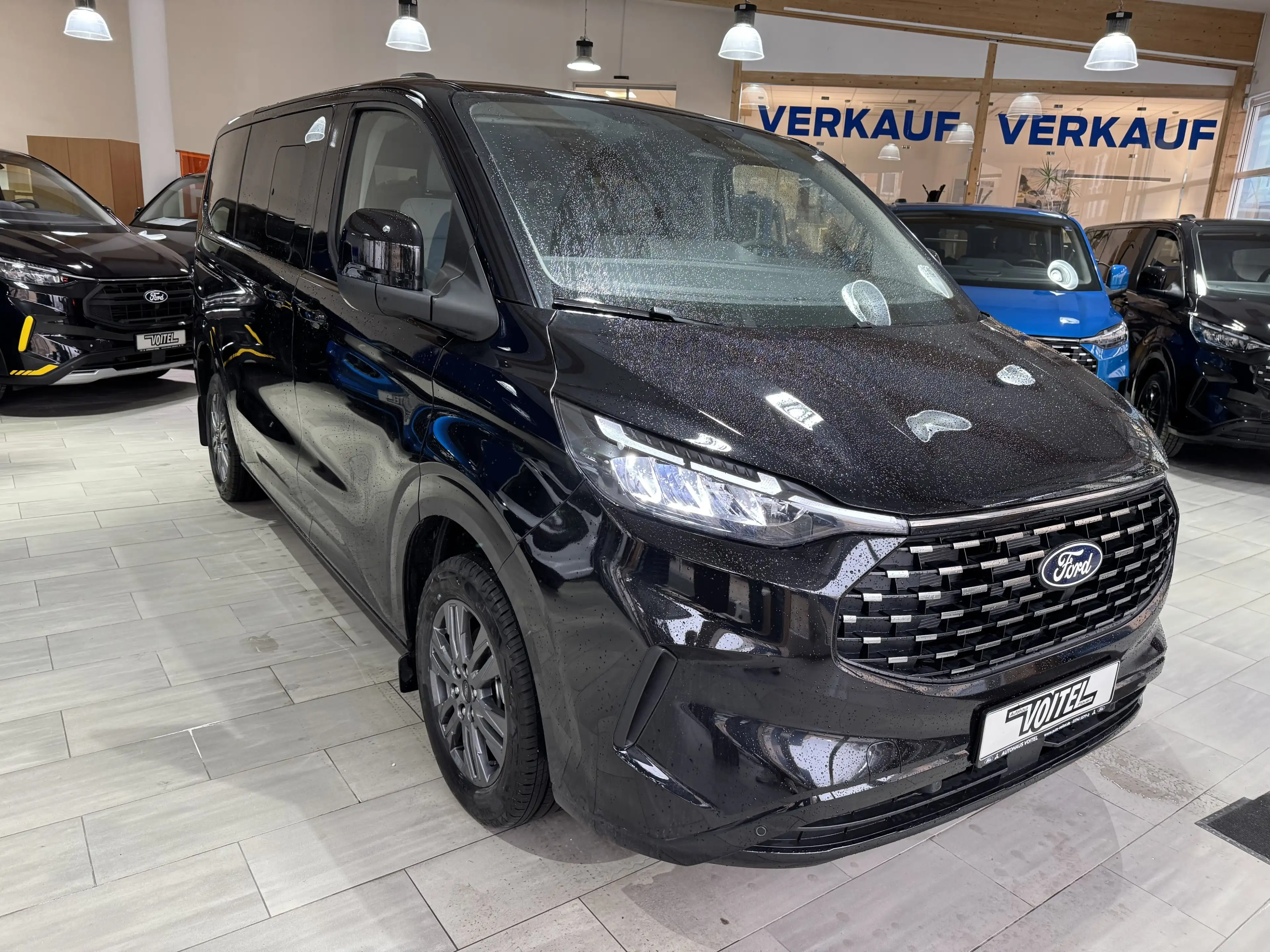 Ford Tourneo Custom 2.0 EcoBlue L1 Titanium — photo 3