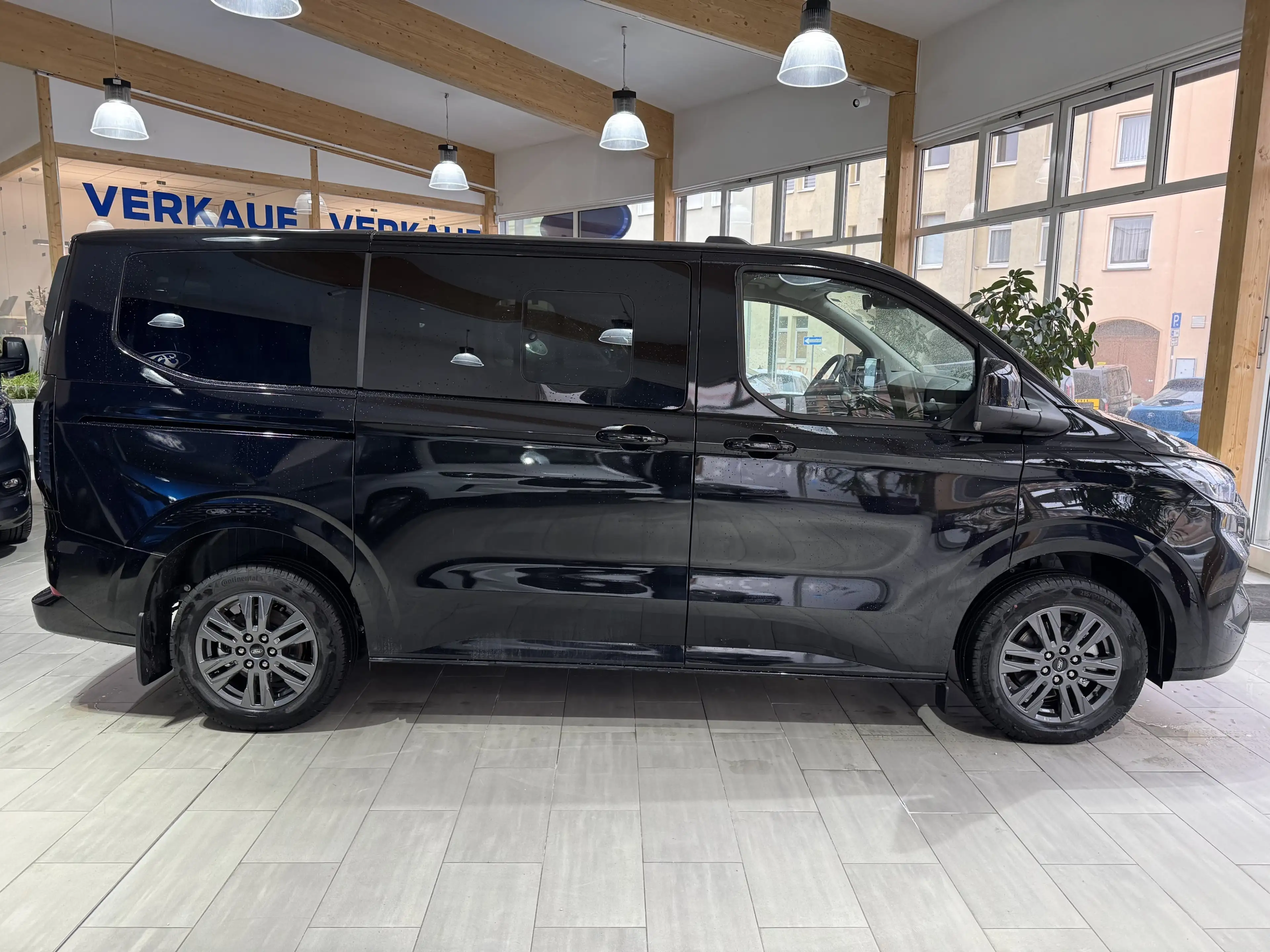 Ford Tourneo Custom 2.0 EcoBlue L1 Titanium — photo 4
