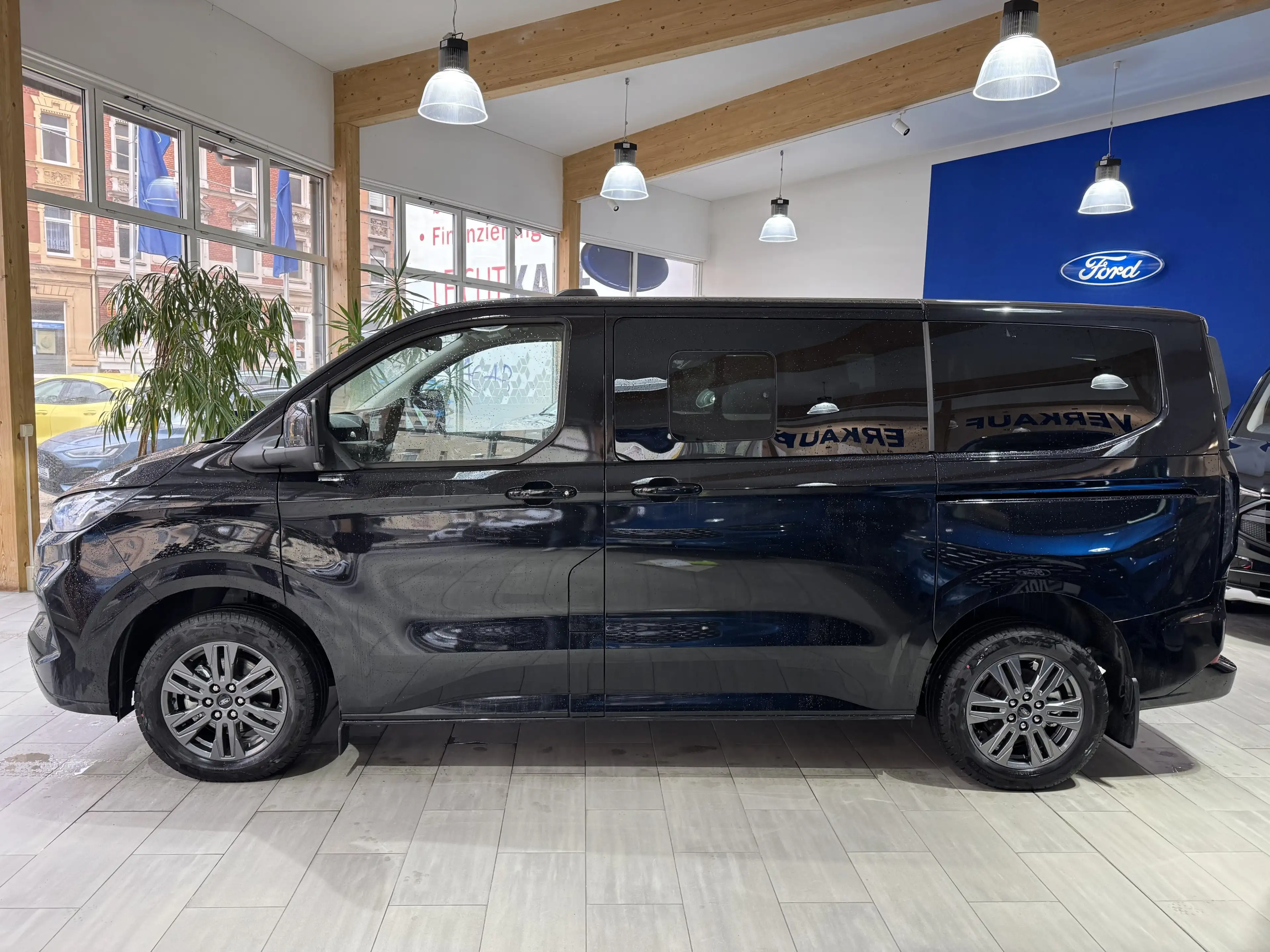 Ford Tourneo Custom 2.0 EcoBlue L1 Titanium — photo 8