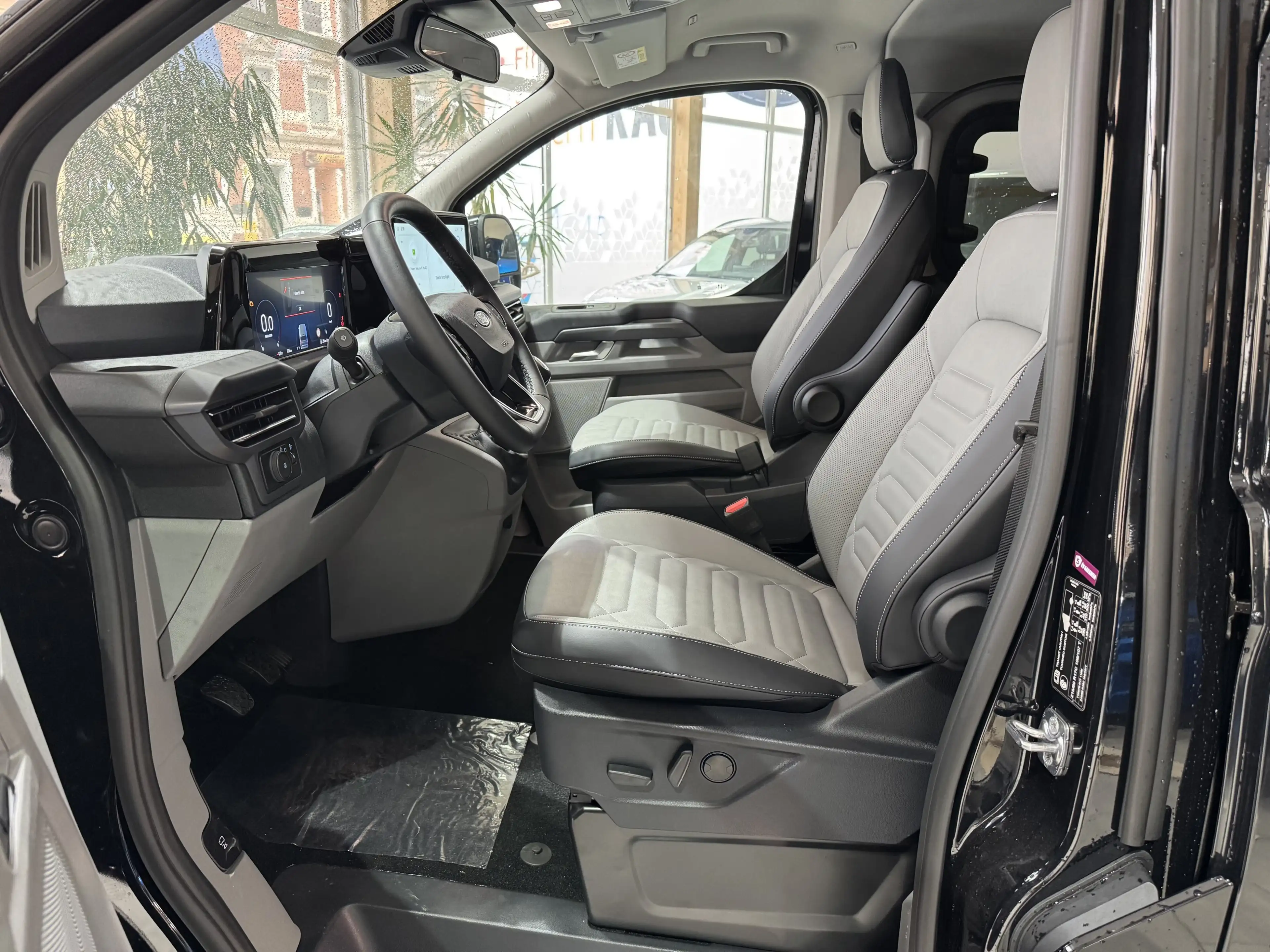 Ford Tourneo Custom 2.0 EcoBlue L1 Titanium — photo 9