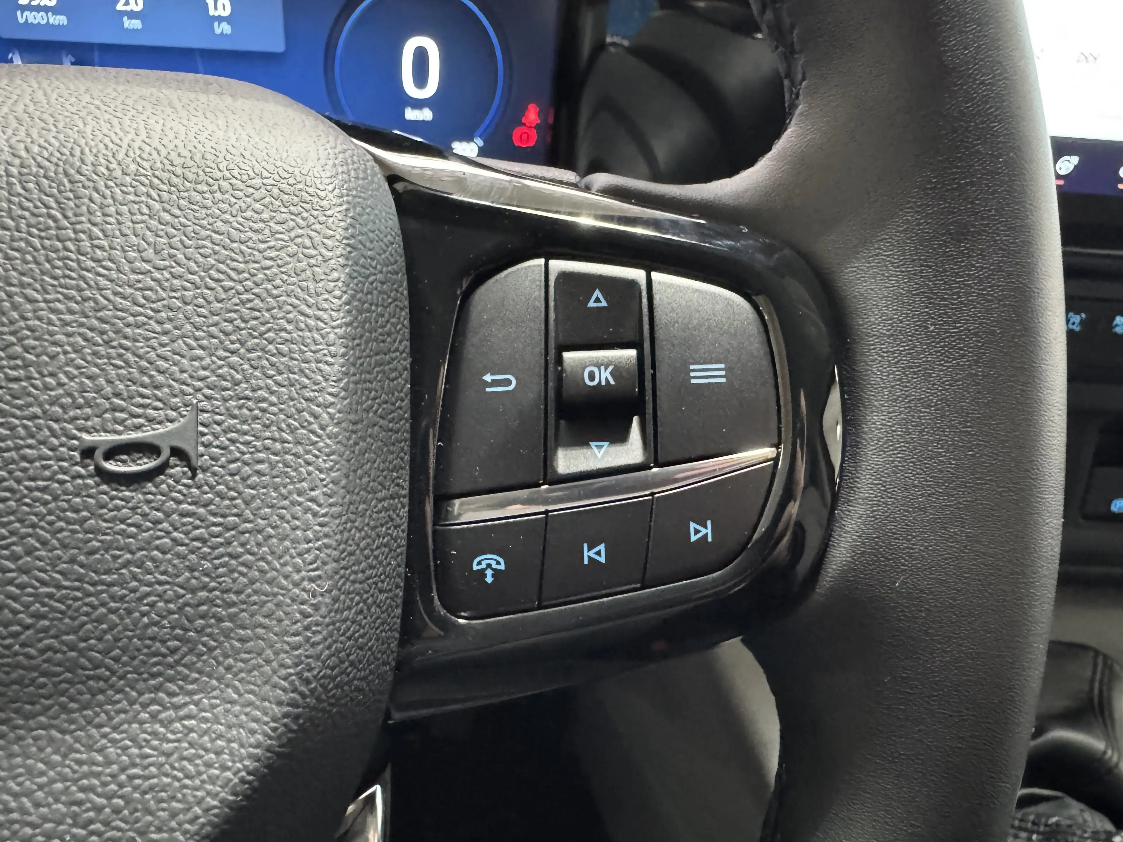 Ford Tourneo Custom 2.0 EcoBlue L1 Titanium — photo 15