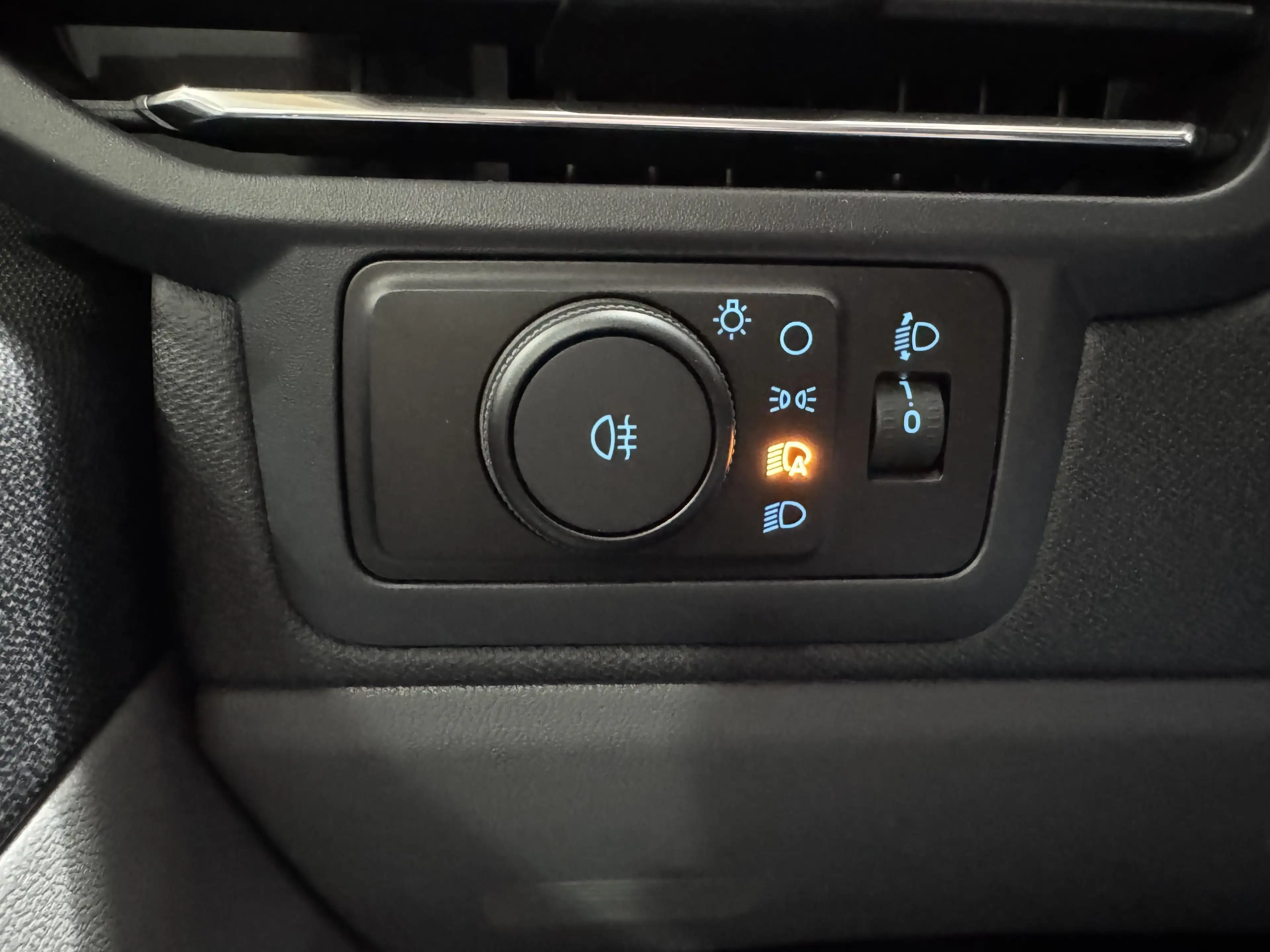 Ford Tourneo Custom 2.0 EcoBlue L1 Titanium — photo 11