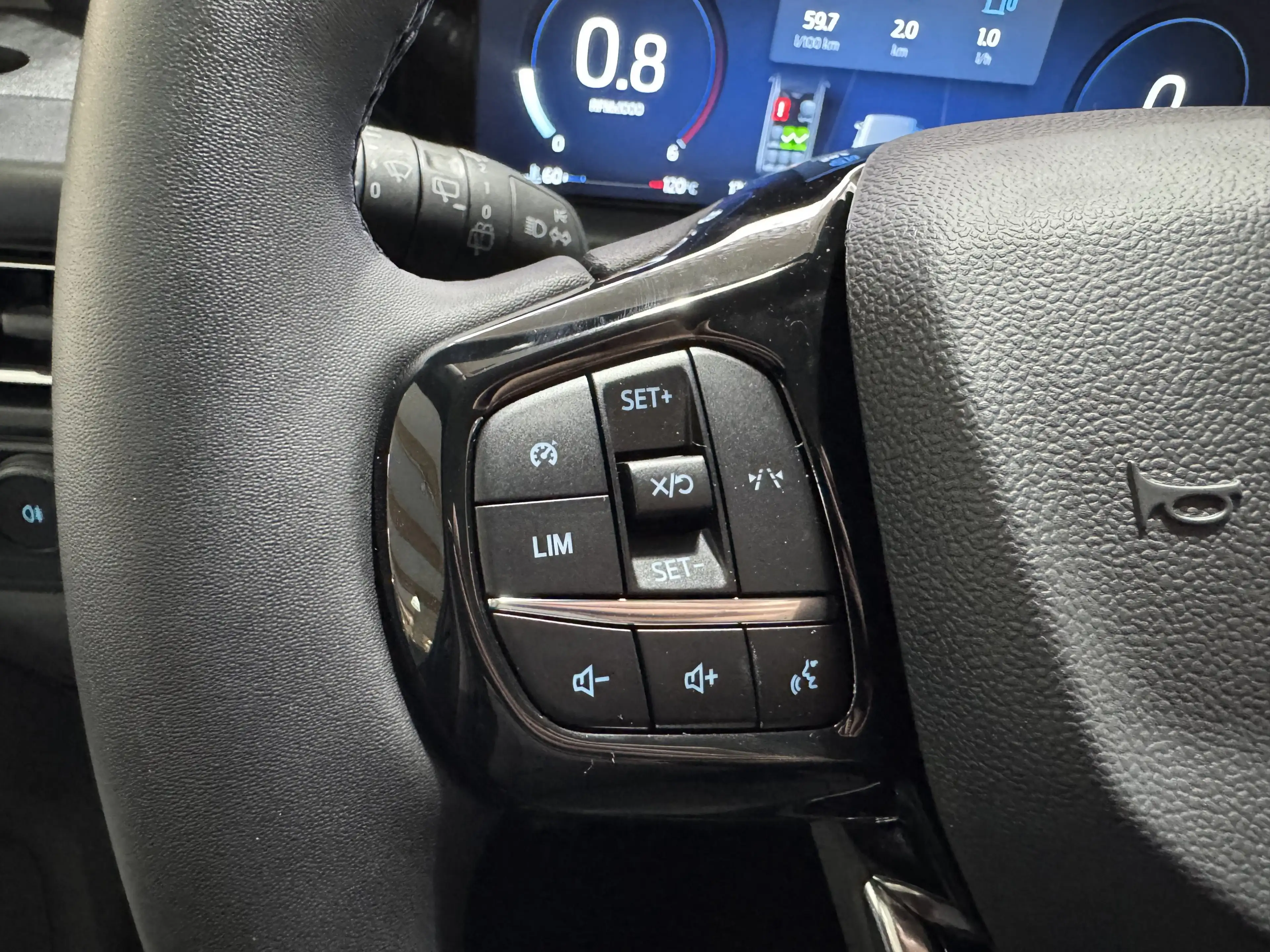 Ford Tourneo Custom 2.0 EcoBlue L1 Titanium — photo 14