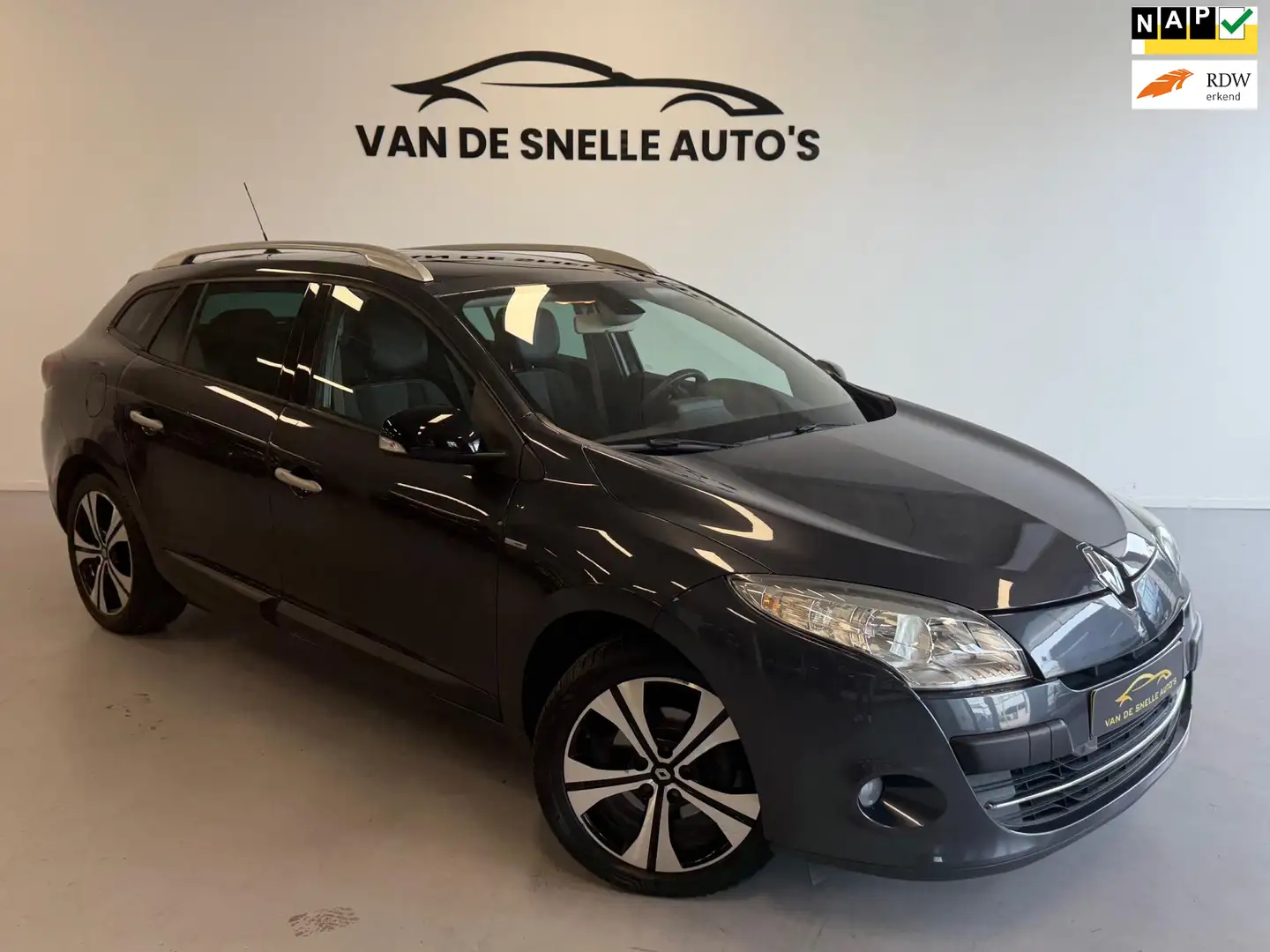 Renault Megane Estate 1.4 TCe Bose PANO/NAVI/LEER/6BAK Grijs - 1