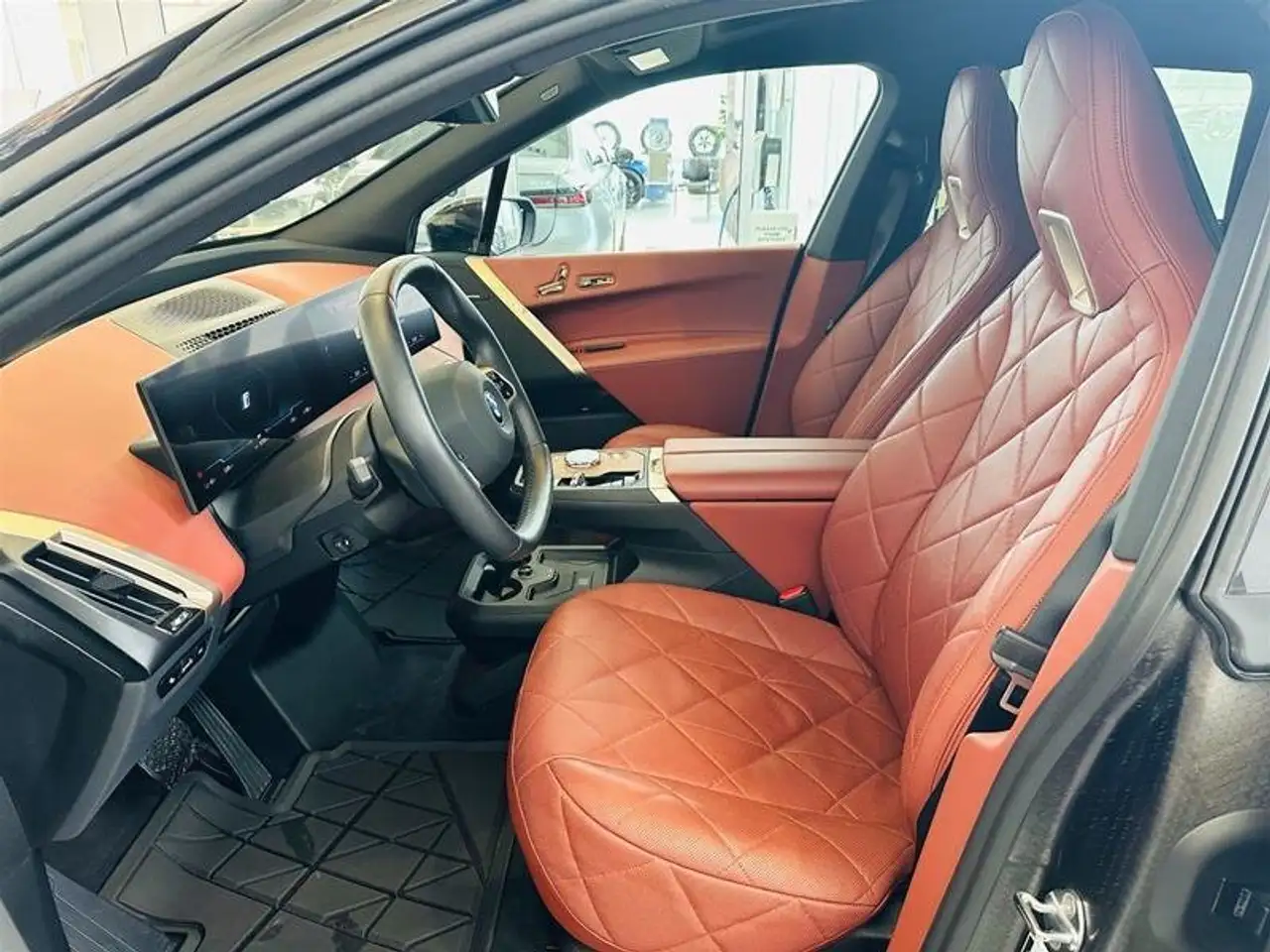 BMW iX снимка BMW iX