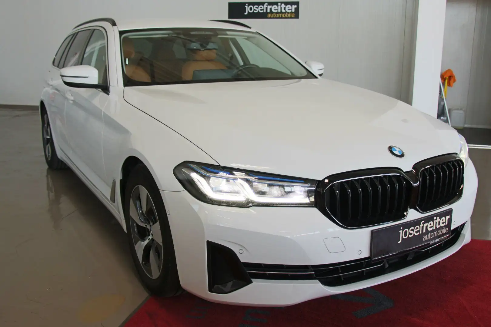 BMW 520 xDrive Touring Aut. Head-Up/LASER/Standhzg./KAMERA Weiß - 1