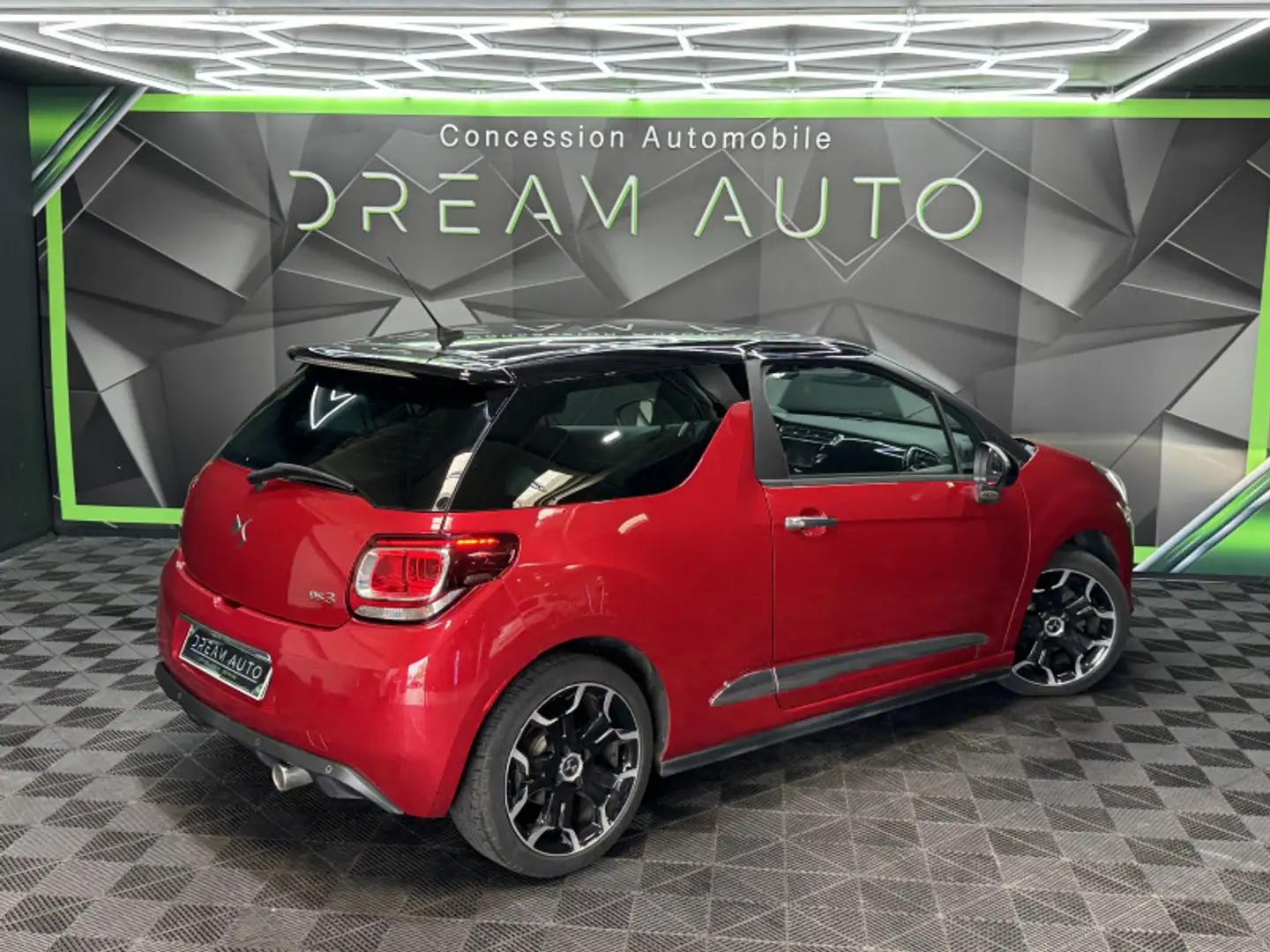 DS Automobiles DS 3 BLUEHDI 100CH 1955 S\u0026S Rouge - 2