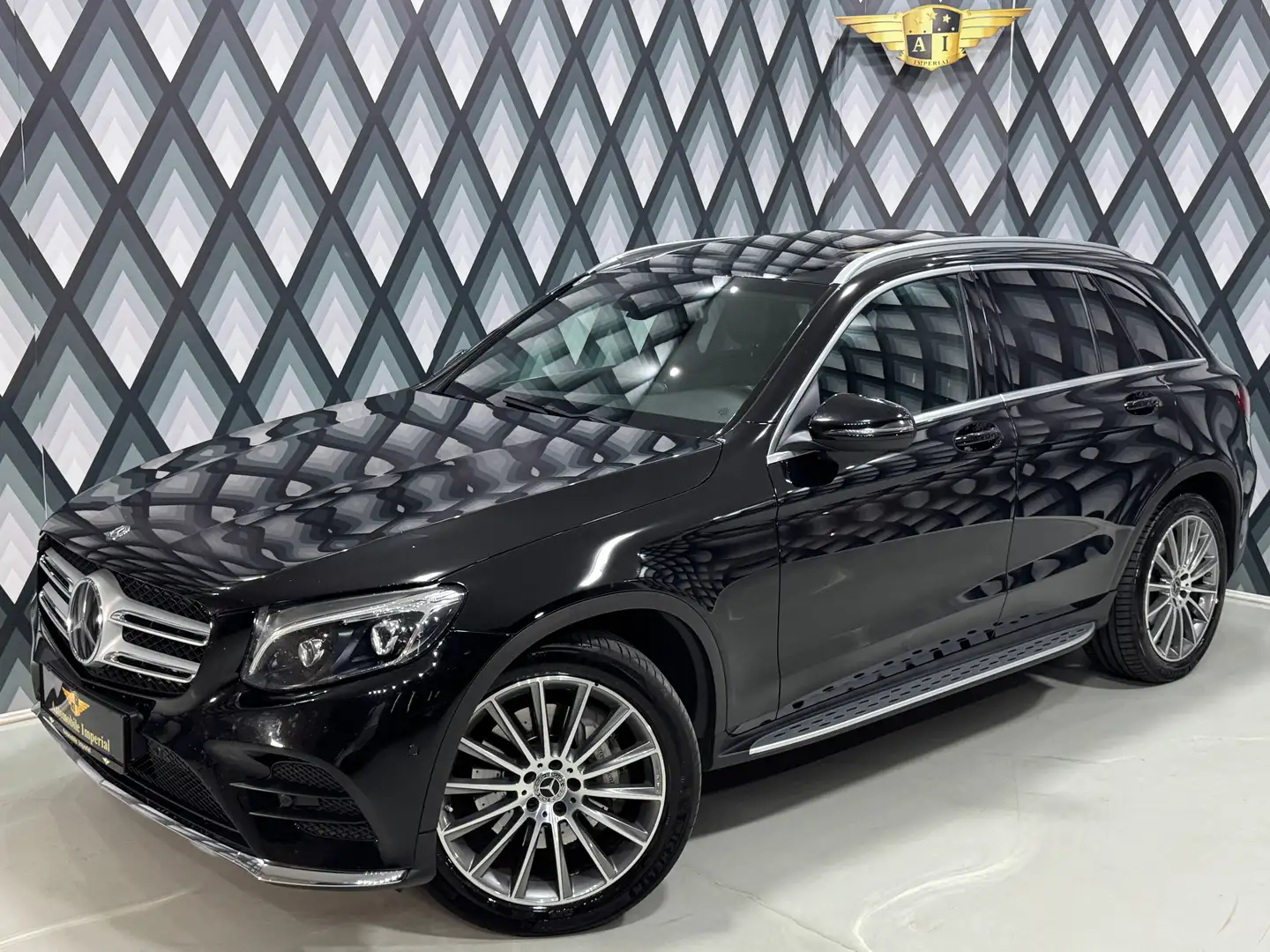 Mercedes-Benz GLC 350 d 4MATIC // AMG LINE // PANO // LUFTFEDERUNG // Schwarz - 2