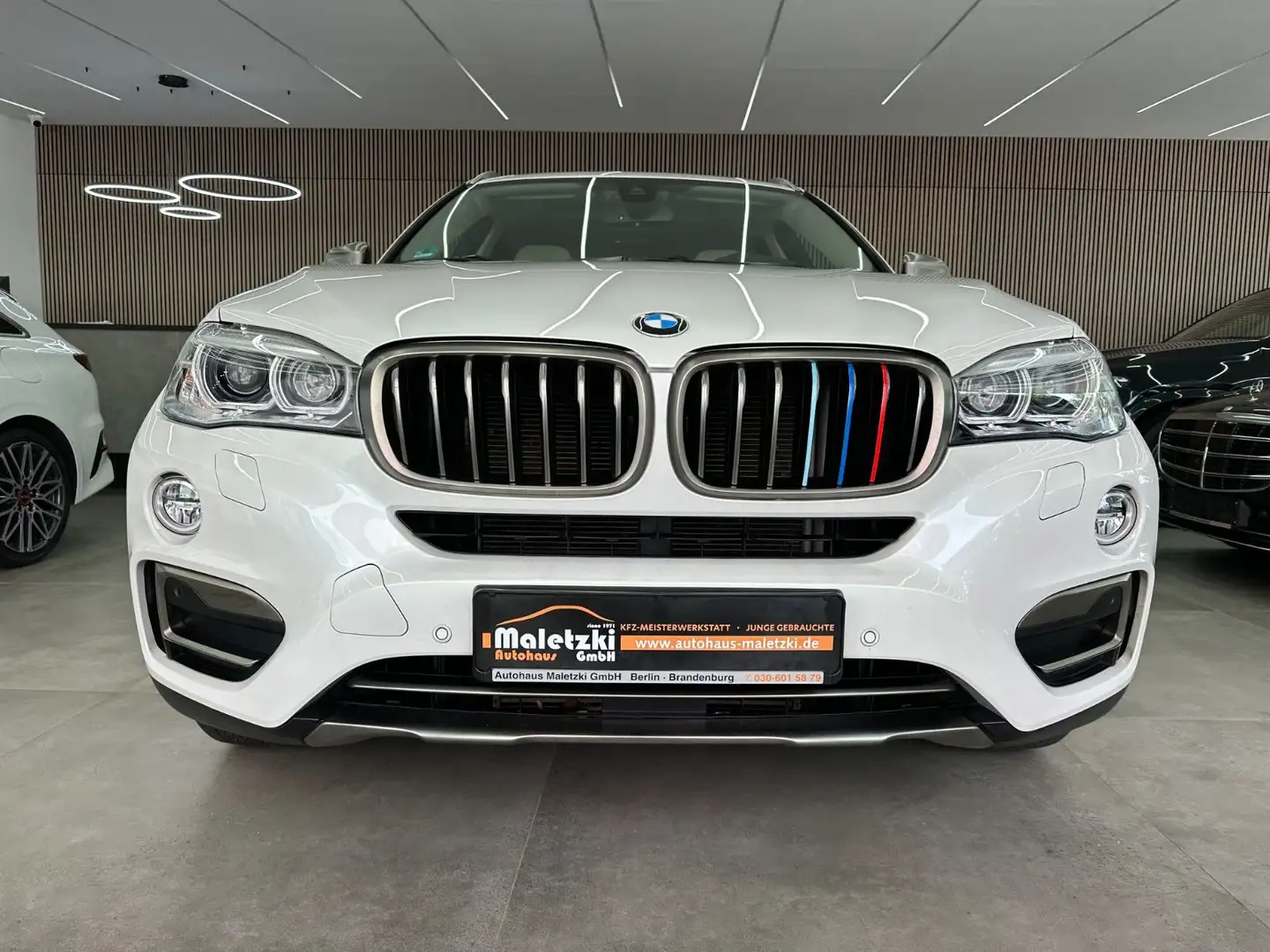 BMW X6 35i xDrive*HeadUp*StHz*Softclose*Sitzlüftung* Biały - 2