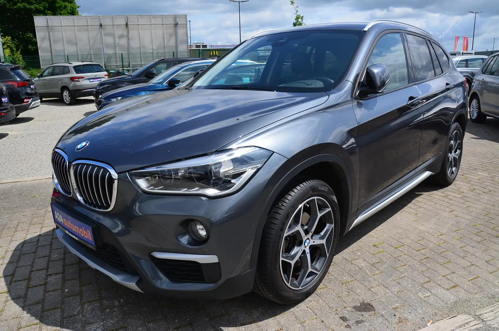 BMW X1 sDrive 18i xLine LED Navi AHK Grigio - 1