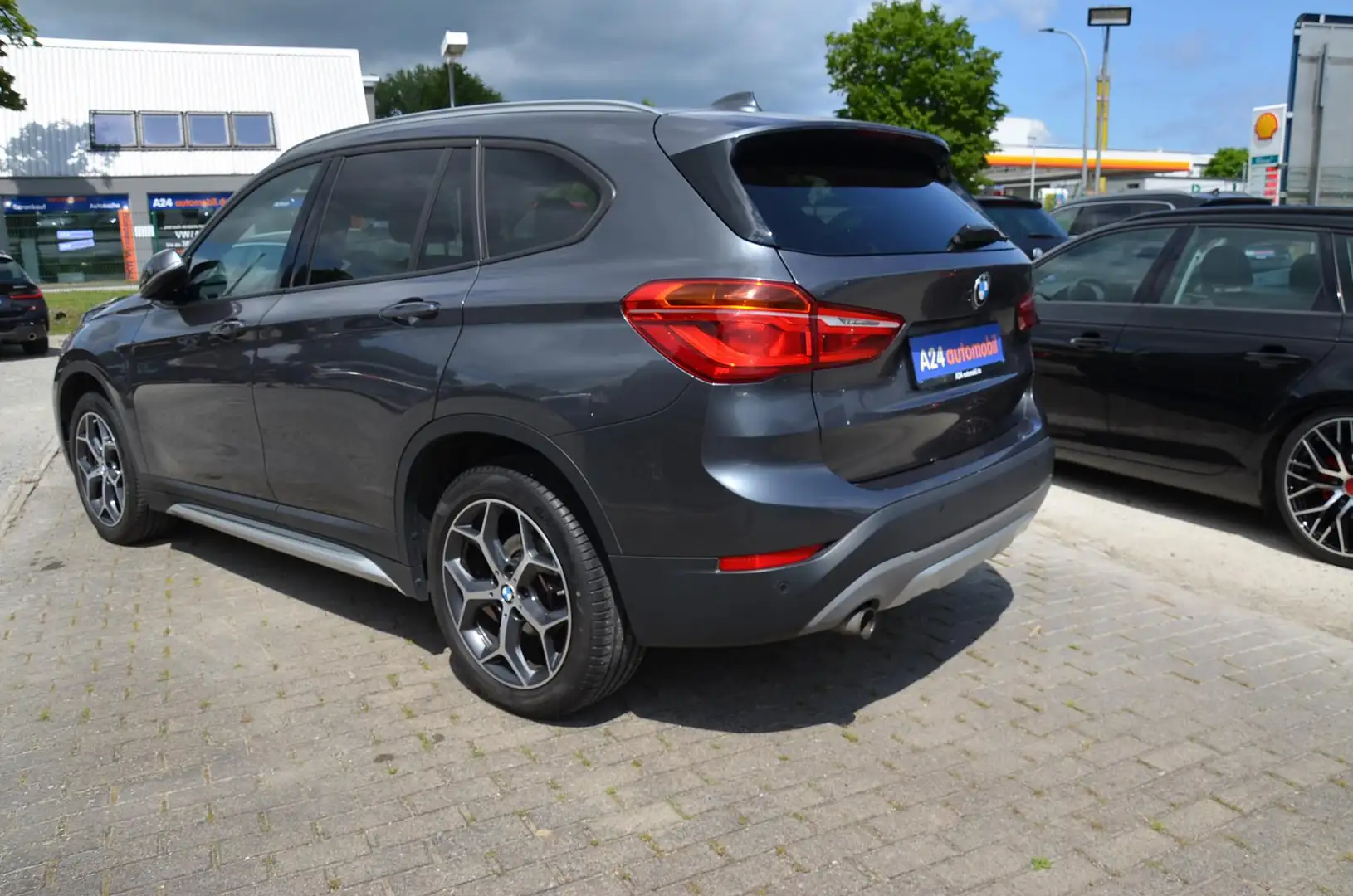 BMW X1 sDrive 18i xLine LED Navi AHK Grigio - 2