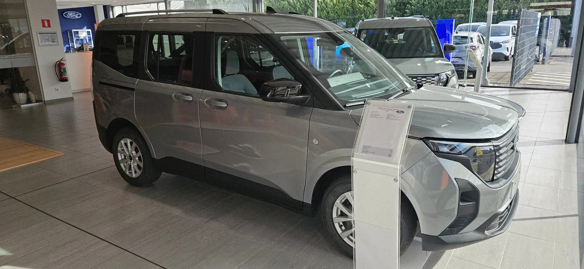 Ford Tourneo Courier Titanium Gris - 1
